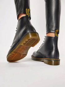 Ботинки DR. MARTENS модель 26230001 101 YS Black Smooth Фото