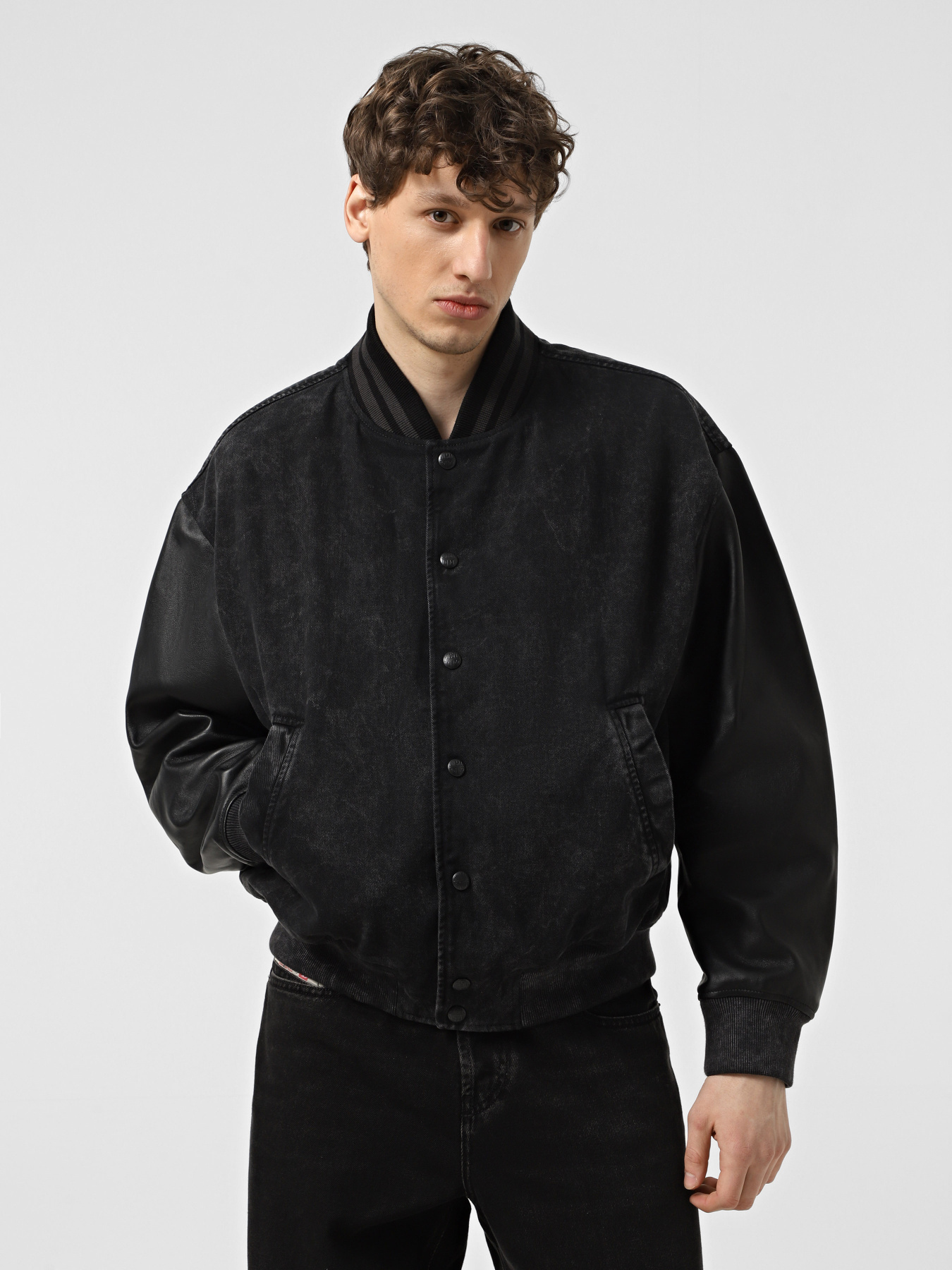 Бомбер Diesel модель A17366-0IKAW-9XX Бомбер Diesel модель A17366-0IKAW-9XX Фото