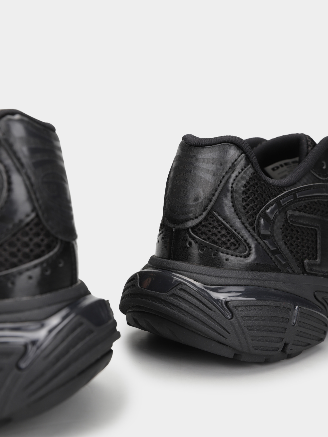 Кроссовки повседневные Diesel модель Y03594-P8136-T8013 Фото