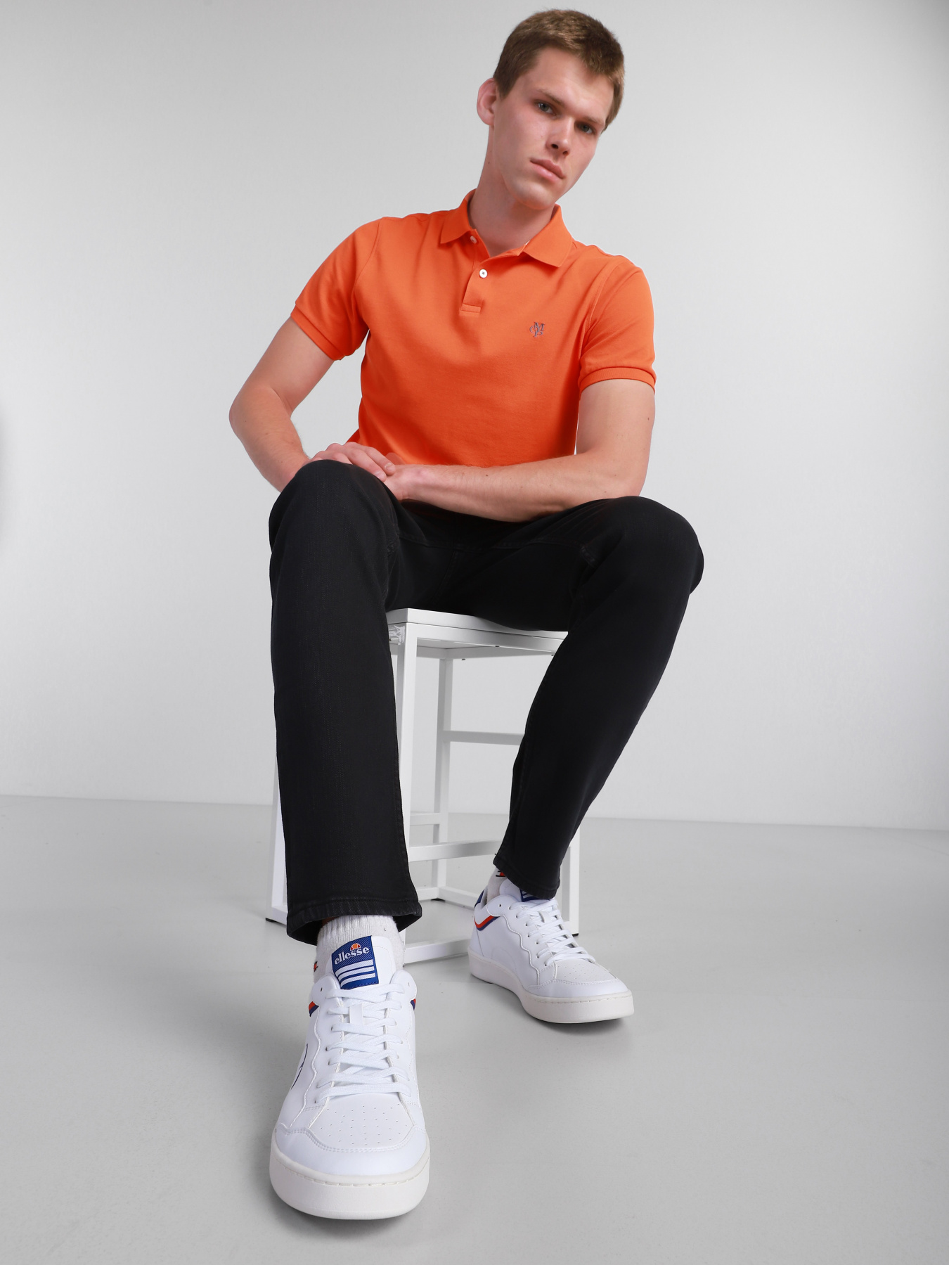 Кеди низькі Ellesse Archivium модель 617159-WHTREDBL Фото