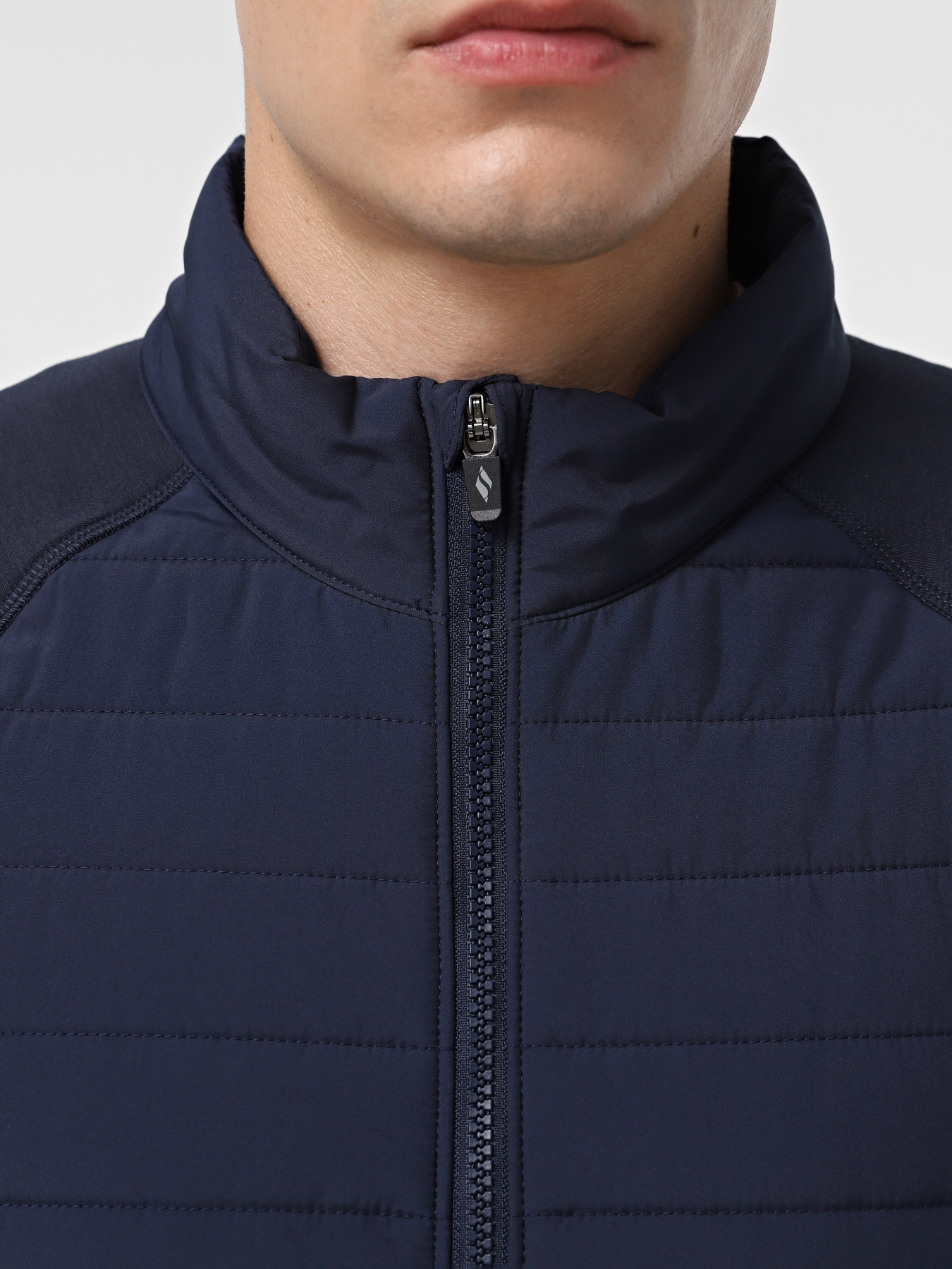 Демисезонная куртка Skechers Goshield Hybrid Jacket 2.0 модель JA141 CCNV Фото