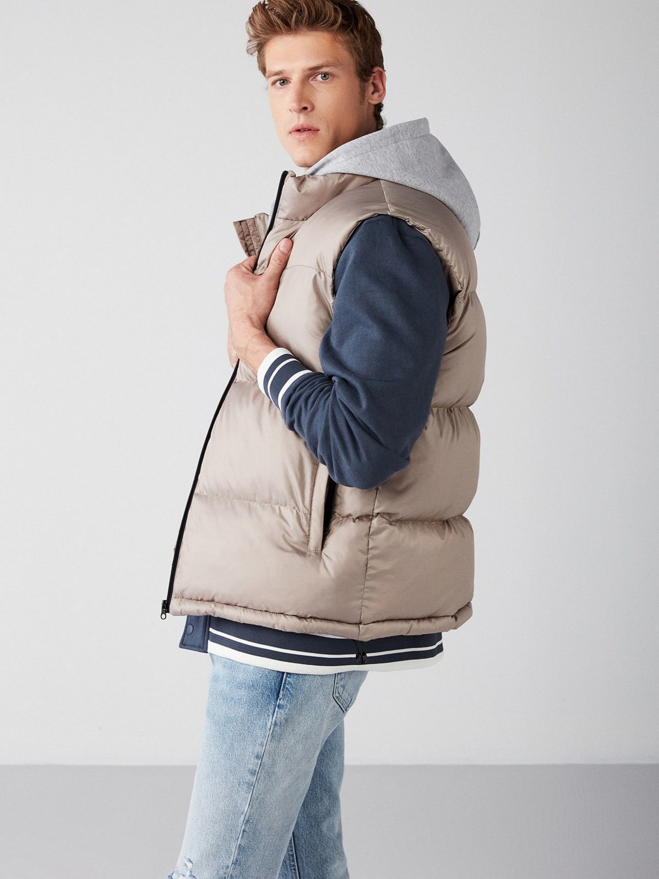 Жилет з утеплювачем Grimelange Lennon модель LENNON01092022/Dark Beige Фото