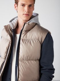 Утепленный жилет Grimelange Lennon модель LENNON01092022/Dark Beige Фото