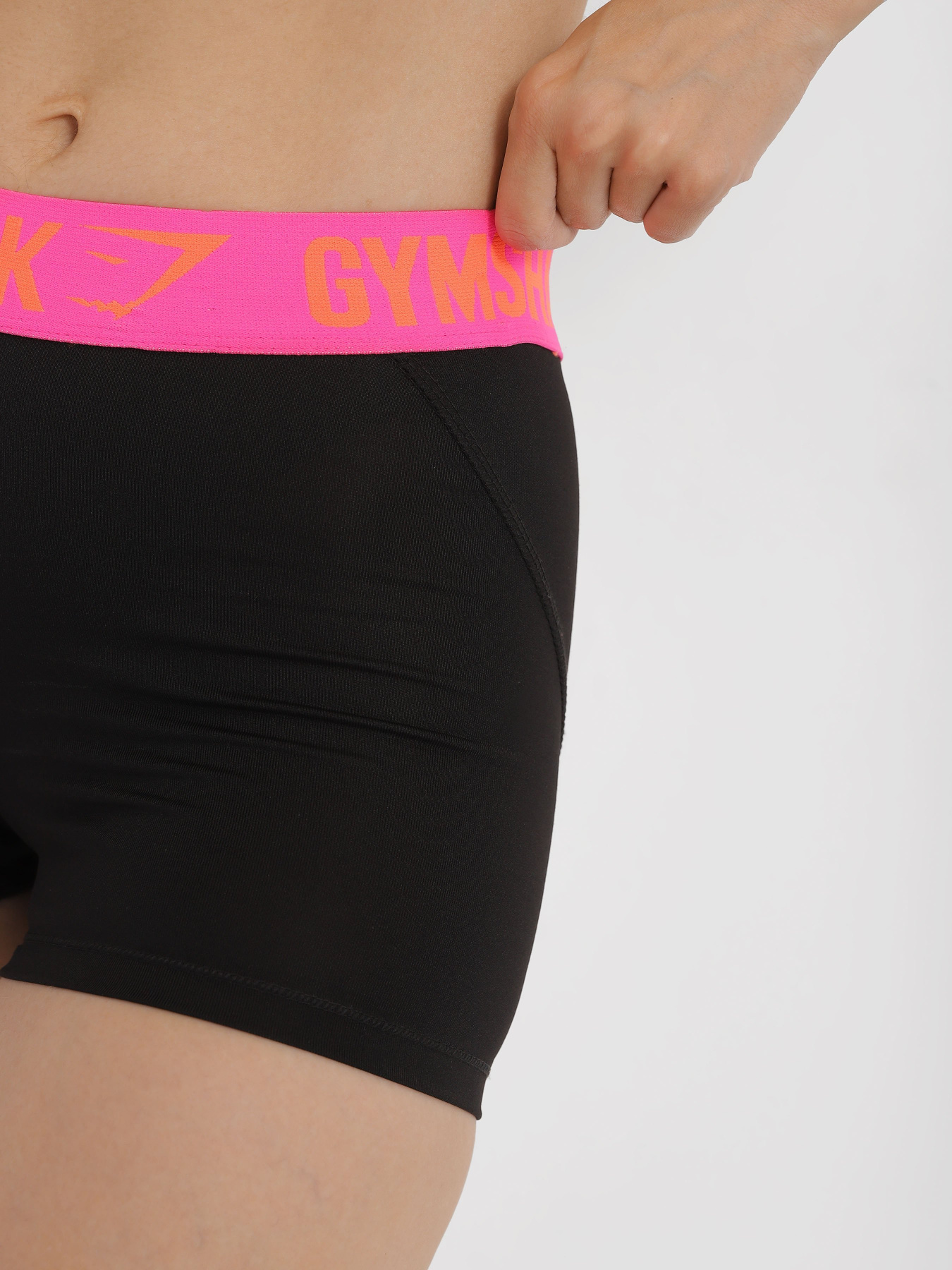 Шорты спортивные Gymshark модель GLSH002_чорний з рожевим Фото
