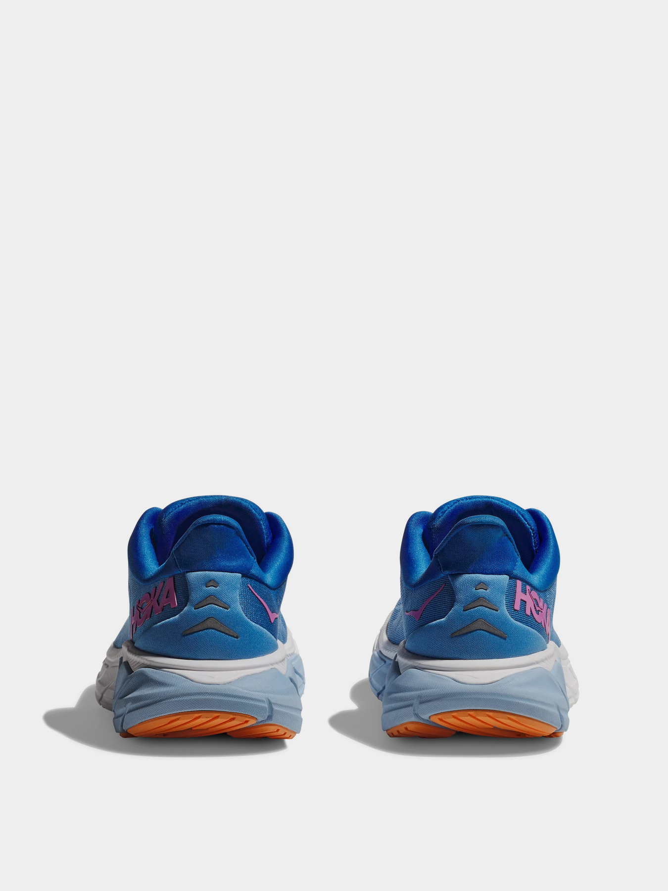 Кросівки для бігу HOKA Arahi 6 модель 1123195-AACS Фото