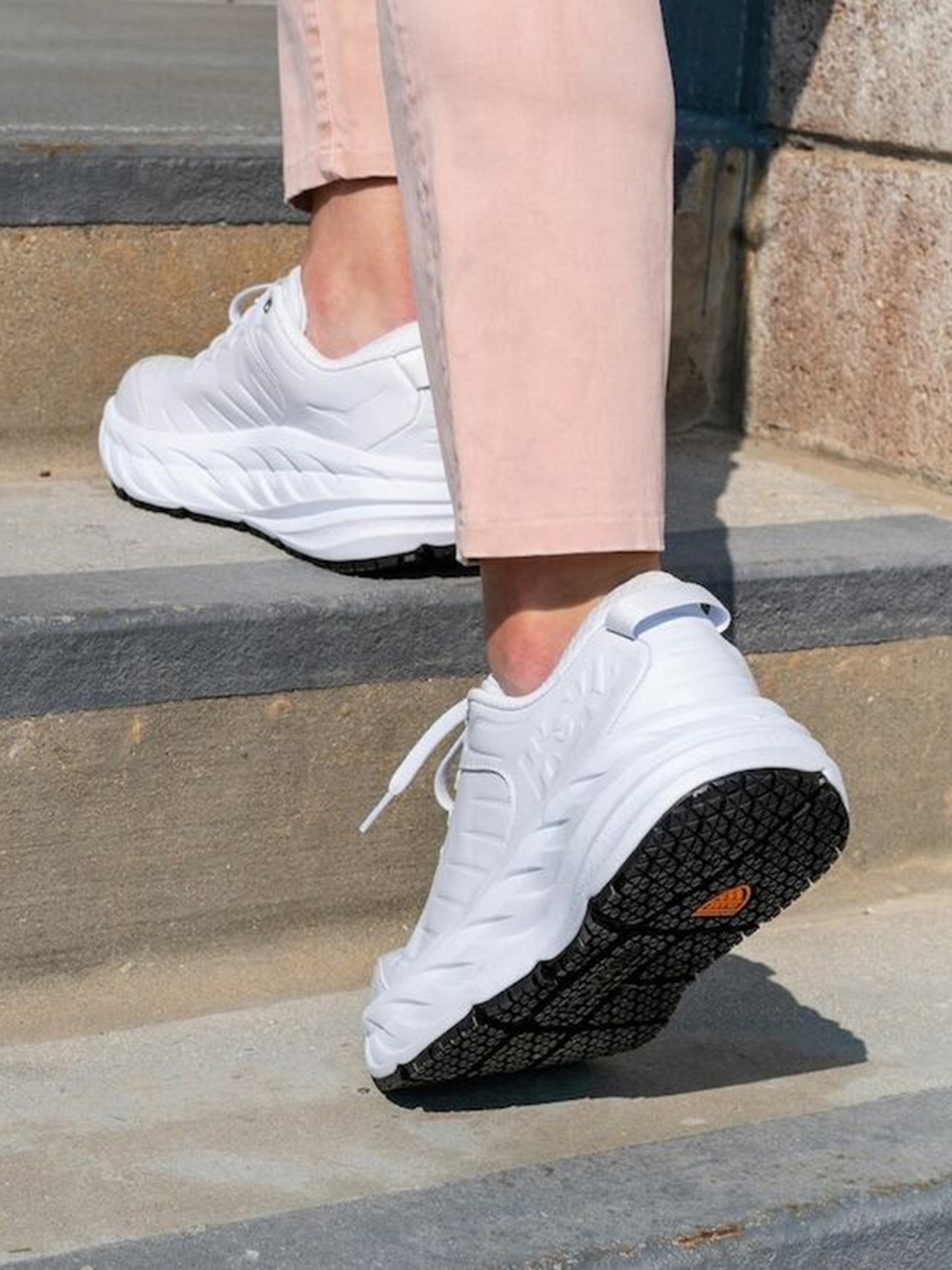 Кросівки для бігу HOKA Bondi SR модель 1110521-WHT Кросівки для бігу HOKA Bondi SR модель 1110521-WHT Фото