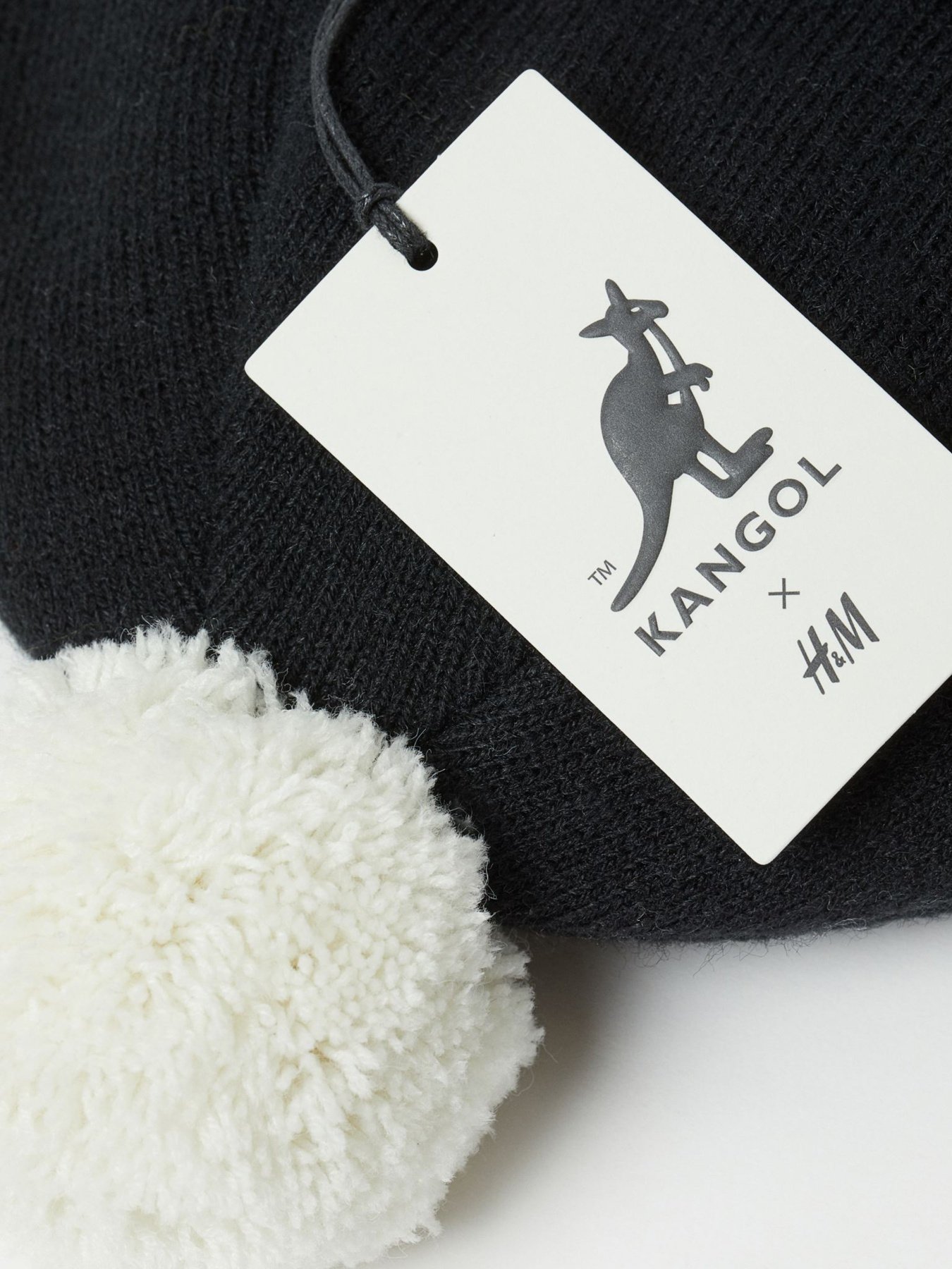 Шапка H&M модель 0942188_чорний з білим Фото