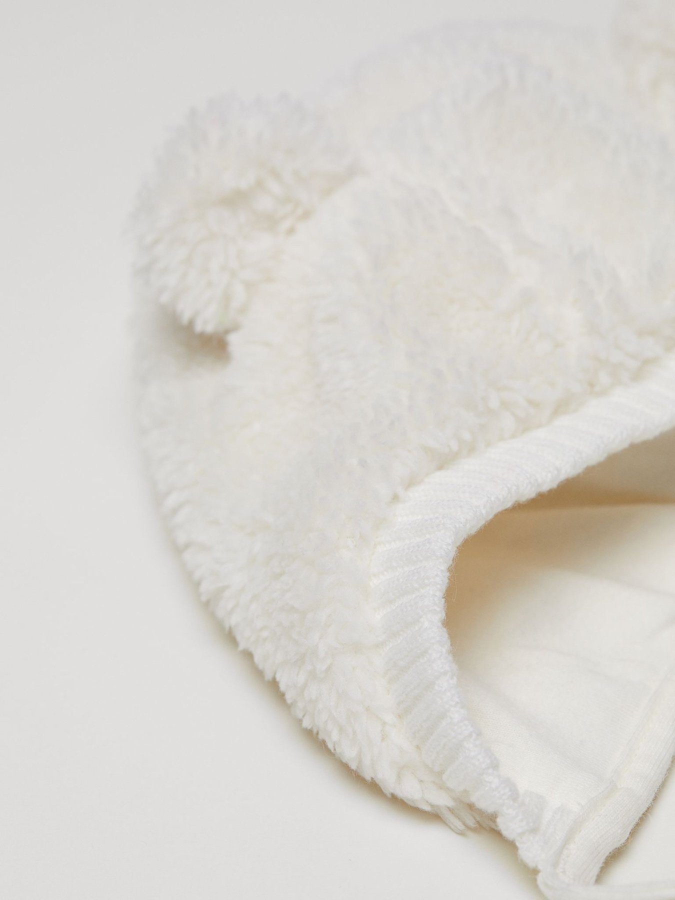 Шапка H&M модель 0655739_білий Фото