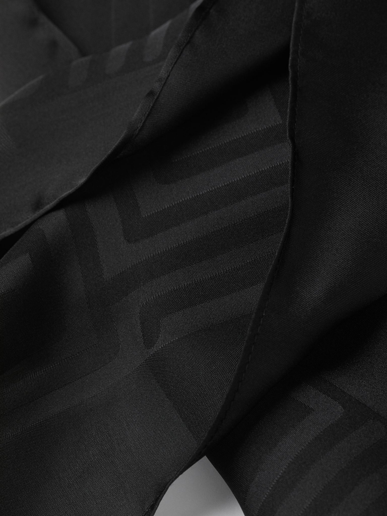 Платок H&M модель 0957443_чорний Фото