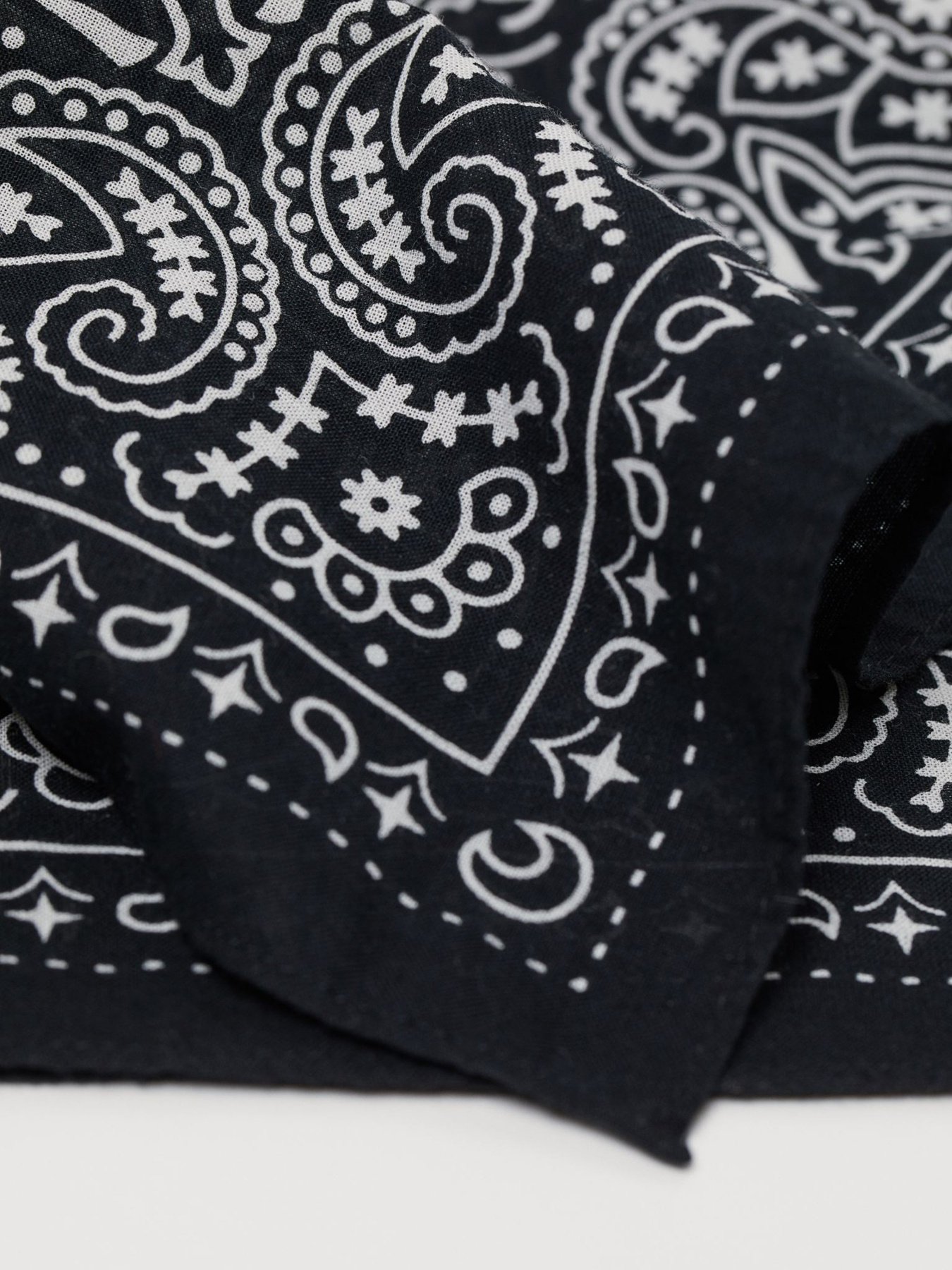 Платок H&M модель 0755487_чорний з білим Фото