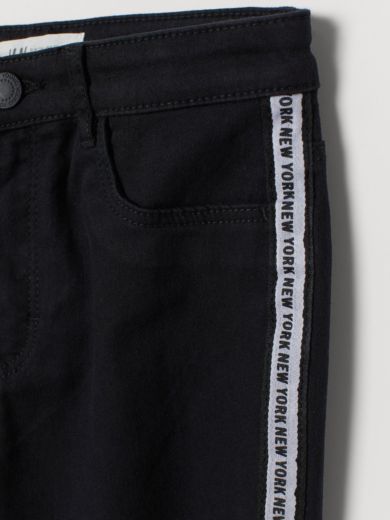 Брюки H&M модель 0772344_чорний з білим Фото