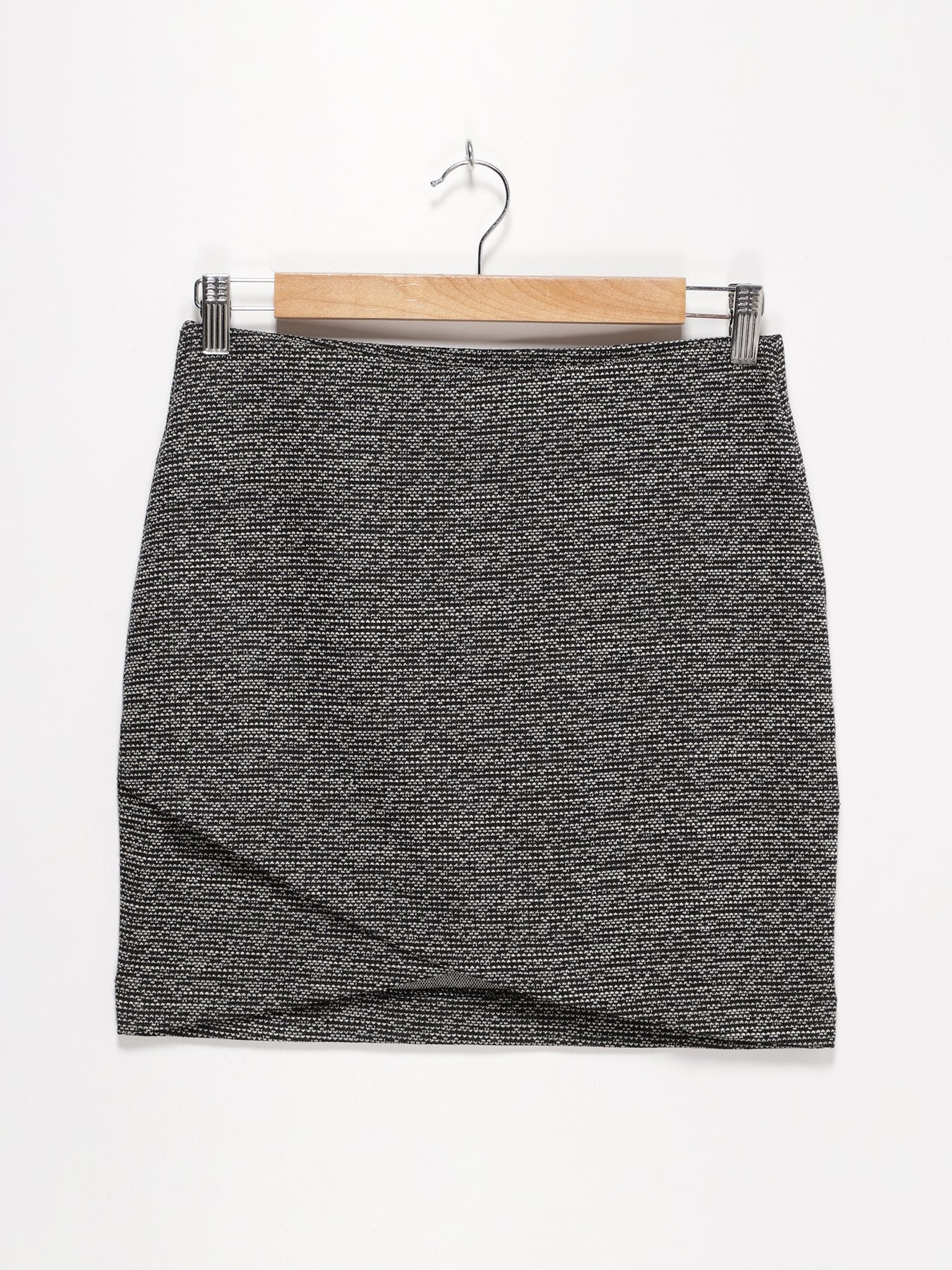 Юбка мини H&M модель 0424930_чорний комб. Фото