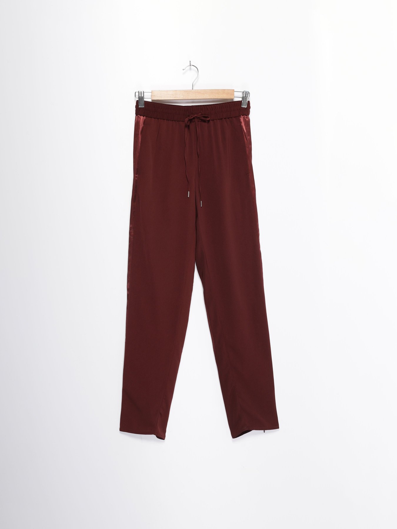 Брюки повседневные H&M модель 0429447_бордовий Фото