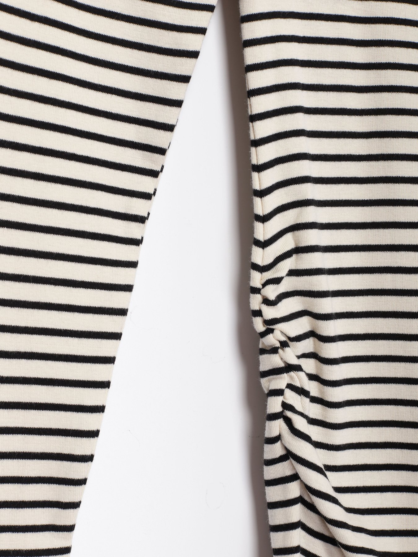 Лонгслив H&M модель 0552857_молочний з чорним Фото