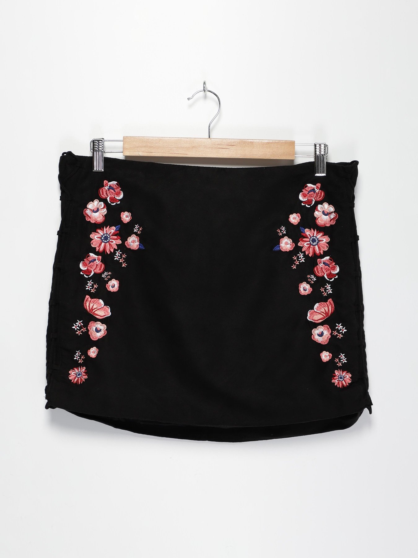 Спідниця міні H&M модель 0576416_чорний комб. Фото