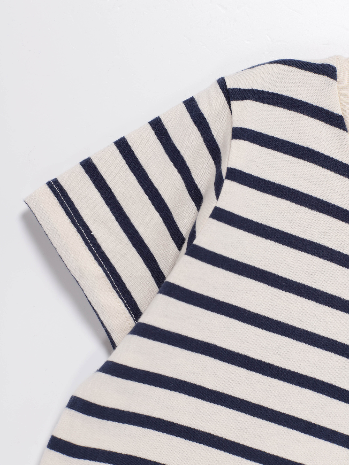 Футболка H&M модель 0725787_бежевий з т.синім Фото