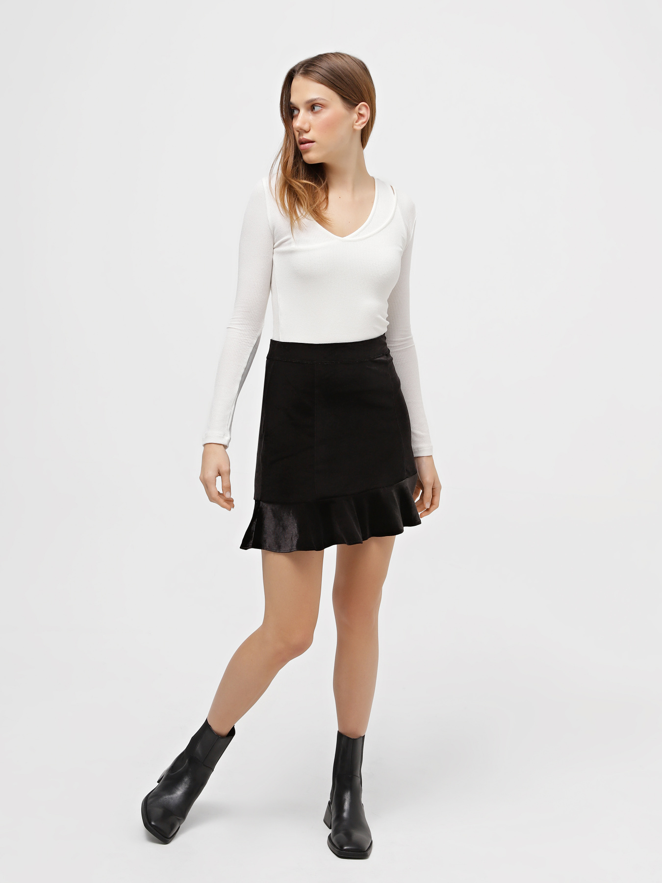 Спідниця міні H&M модель 0842028_чорний Фото