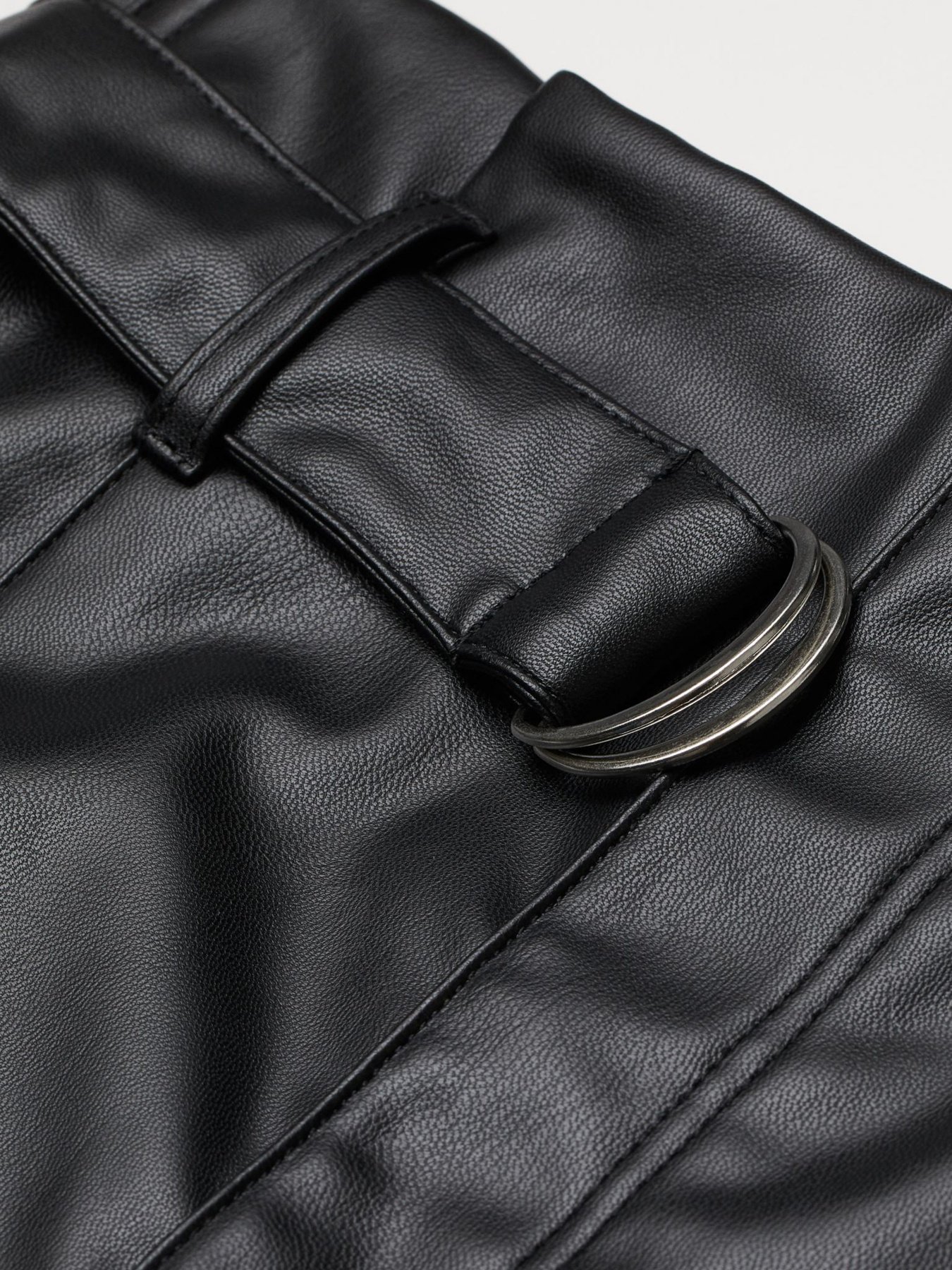 Шорты H&M модель 0894703_чорний Фото