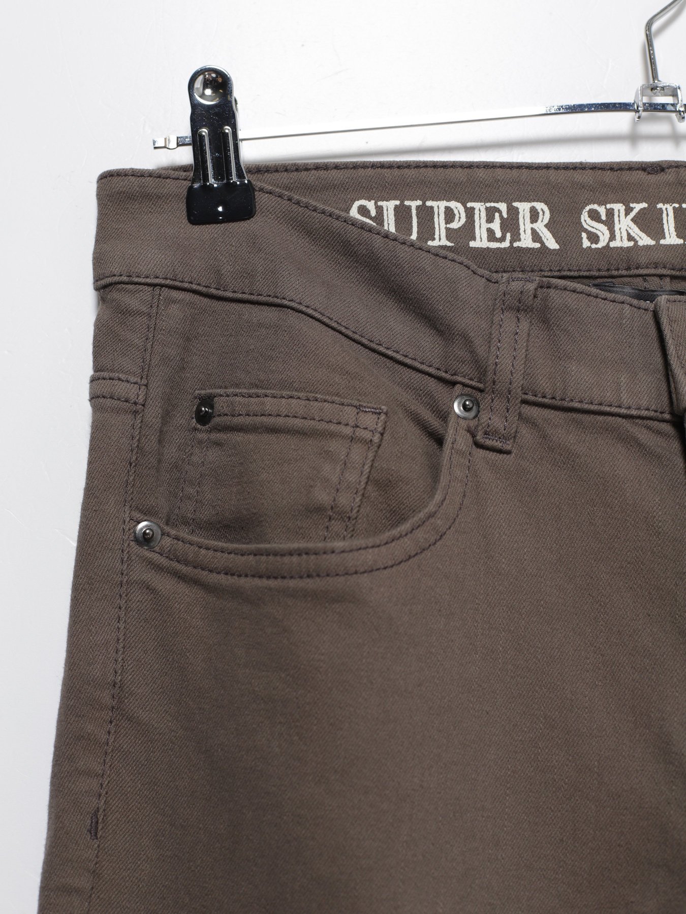 Повседневные штаны H&M модель 0125707_оливковий Повседневные штаны H&M модель 0125707_оливковий Фото