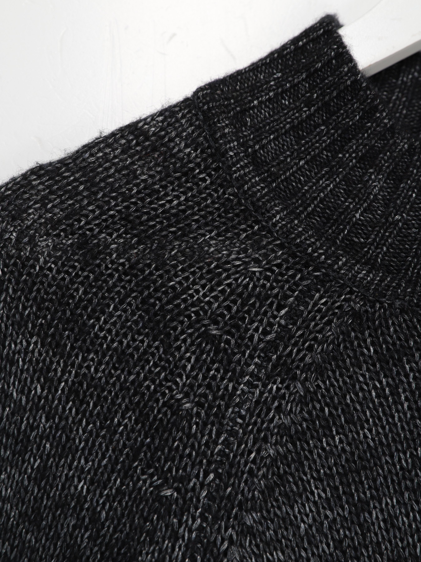 Джемпер H&M модель 0542051_чорний комб. Фото