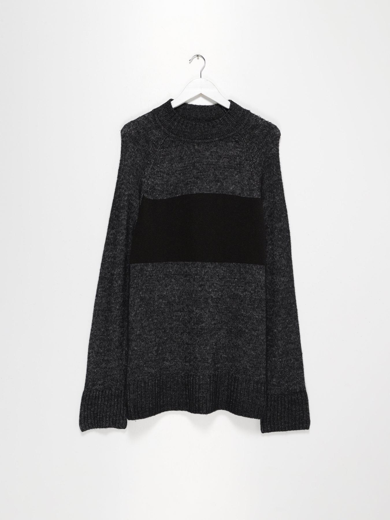 Джемпер H&M модель 0542051_чорний комб. Фото