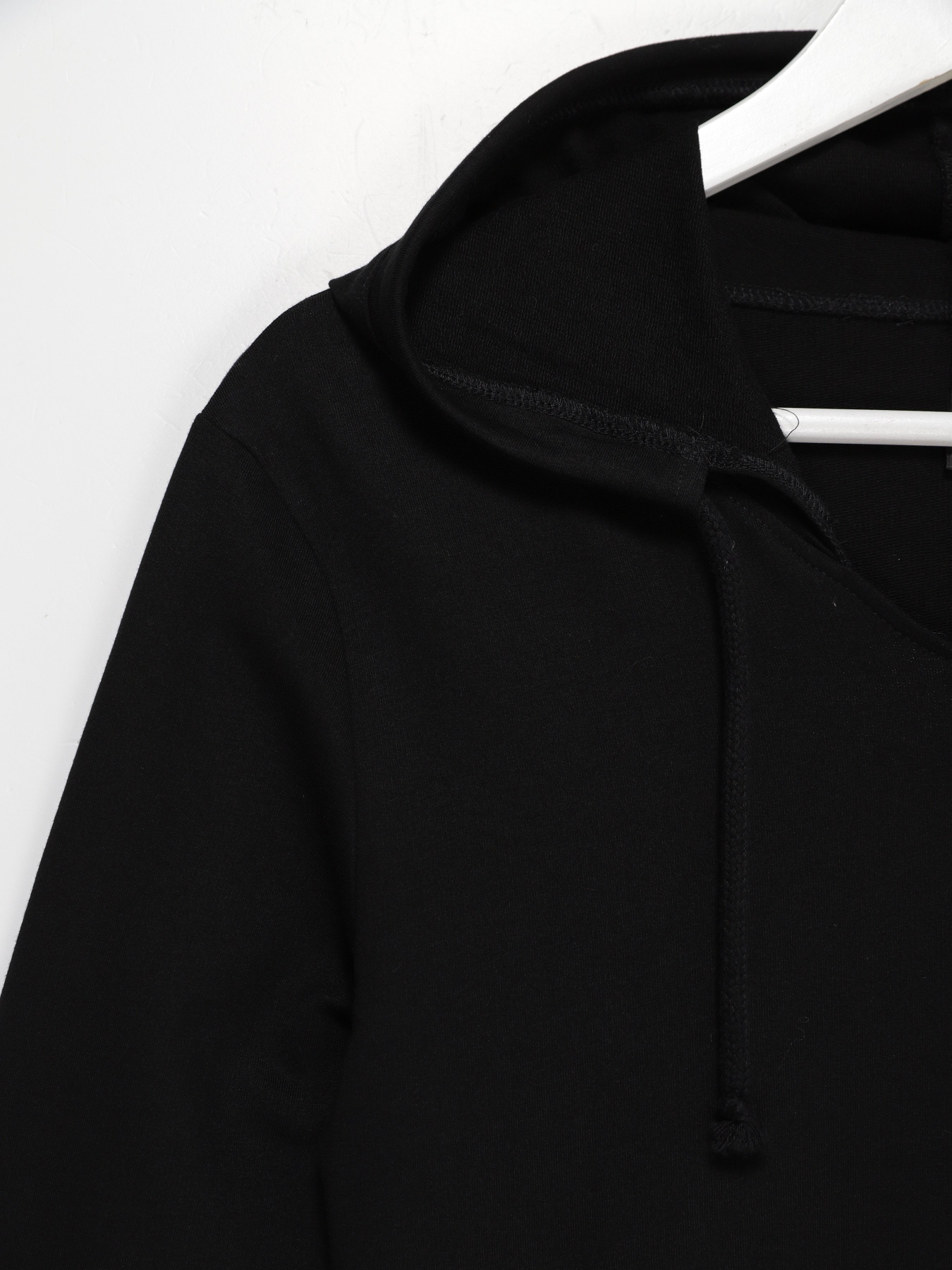 Платье мини H&M модель 0604967_чорний з білим Платье мини H&M модель 0604967_чорний з білим Фото