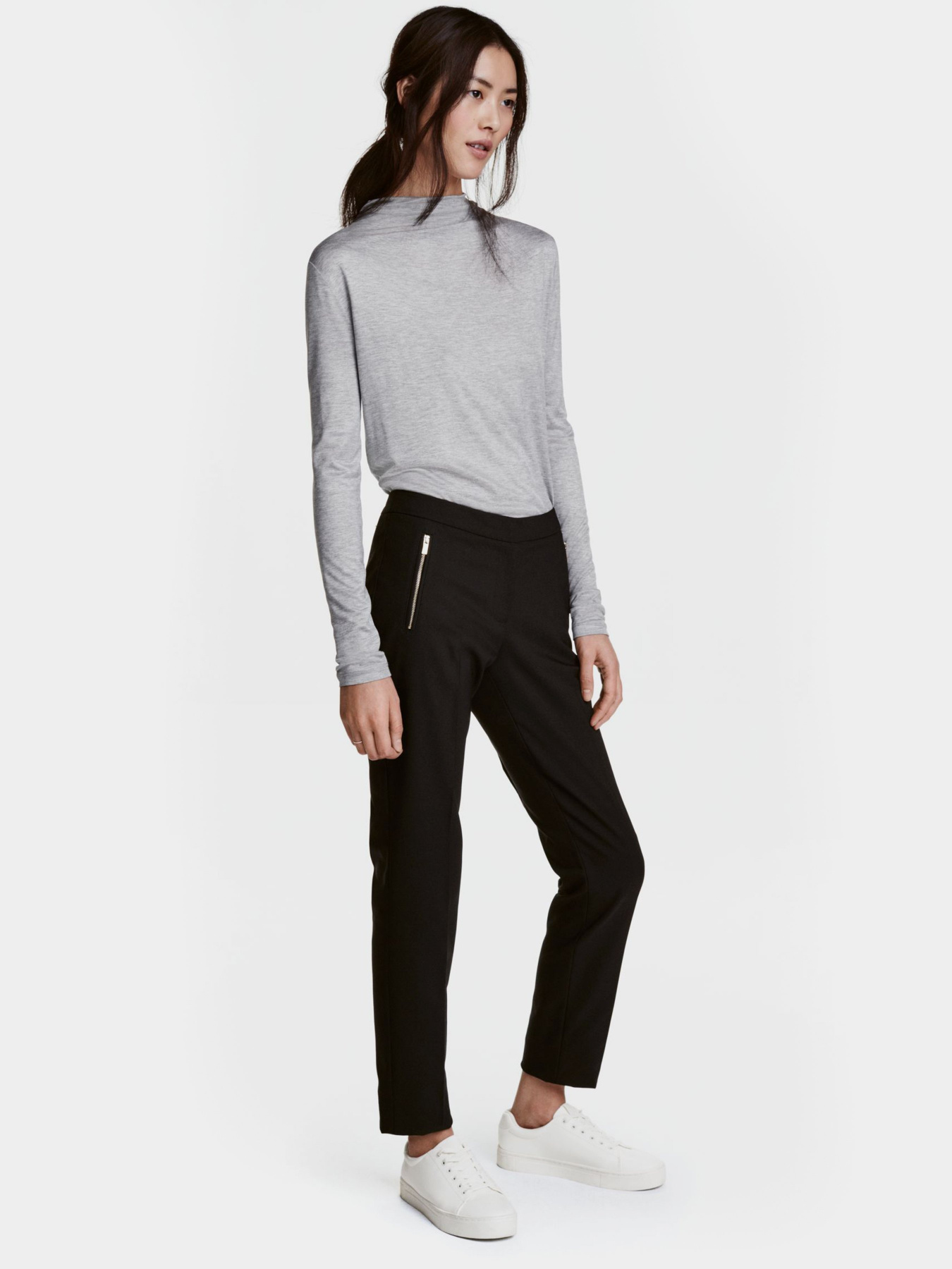 Чиносы H&M модель 0459162_чорний Фото