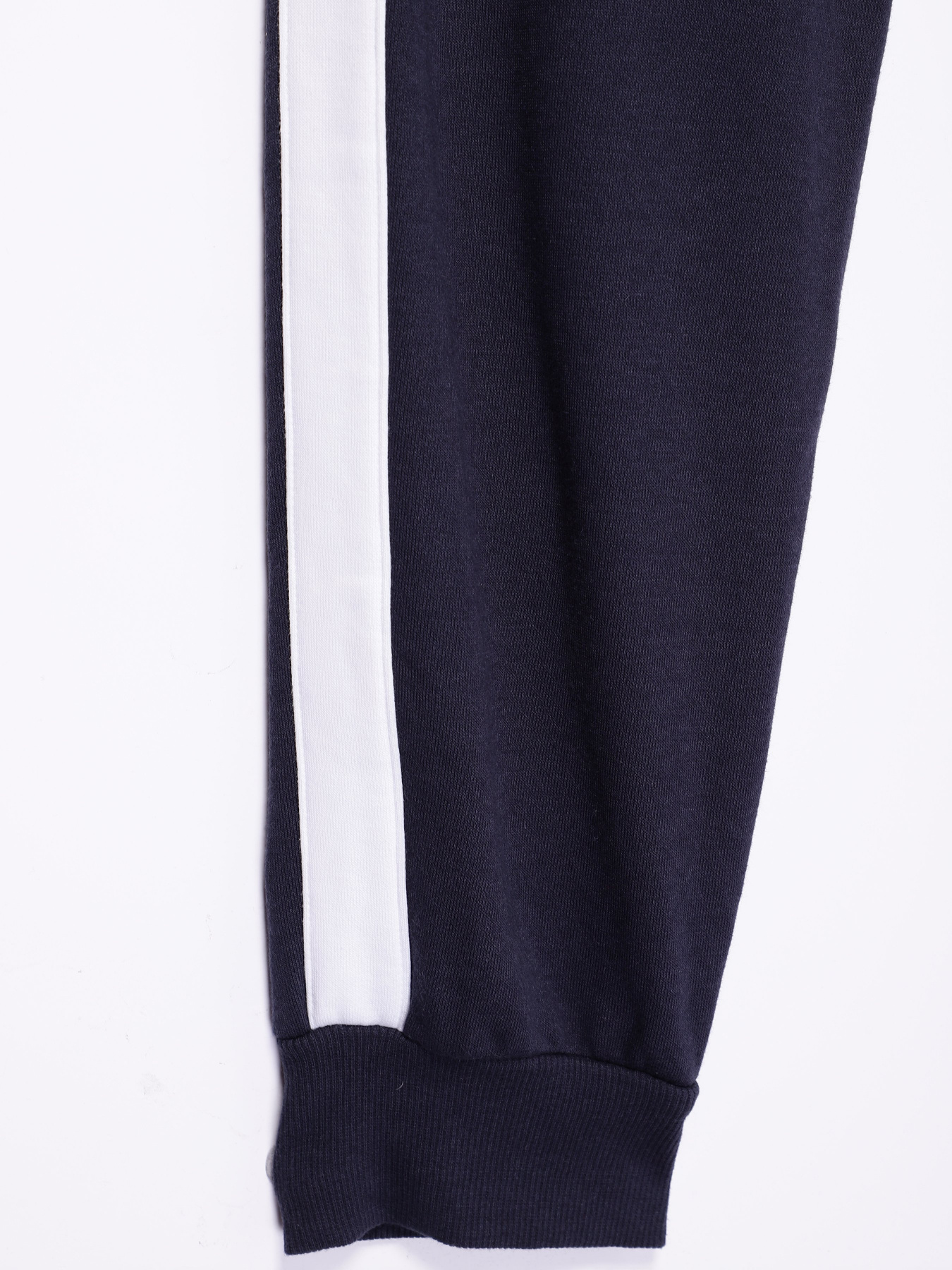 Брюки повседневные H&M модель 0694968_т.синій з білим Фото