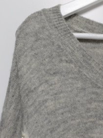 Джемпер H&M модель 0699934_сірий з білим Фото