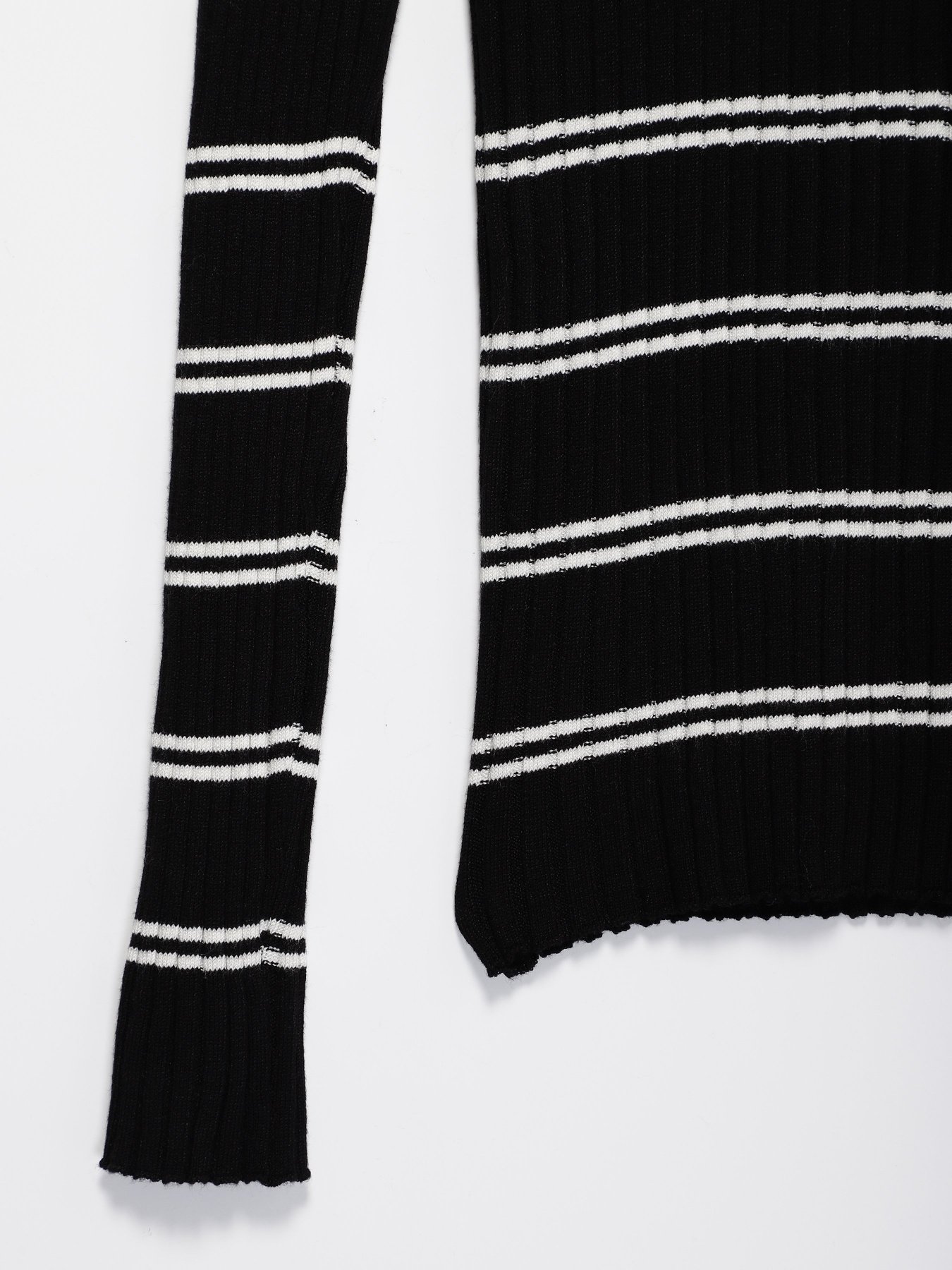 Джемпер H&M модель 08020231_чорний з білим Фото