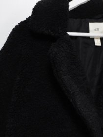 Искусственный мех H&M модель 0884465_чорний Фото