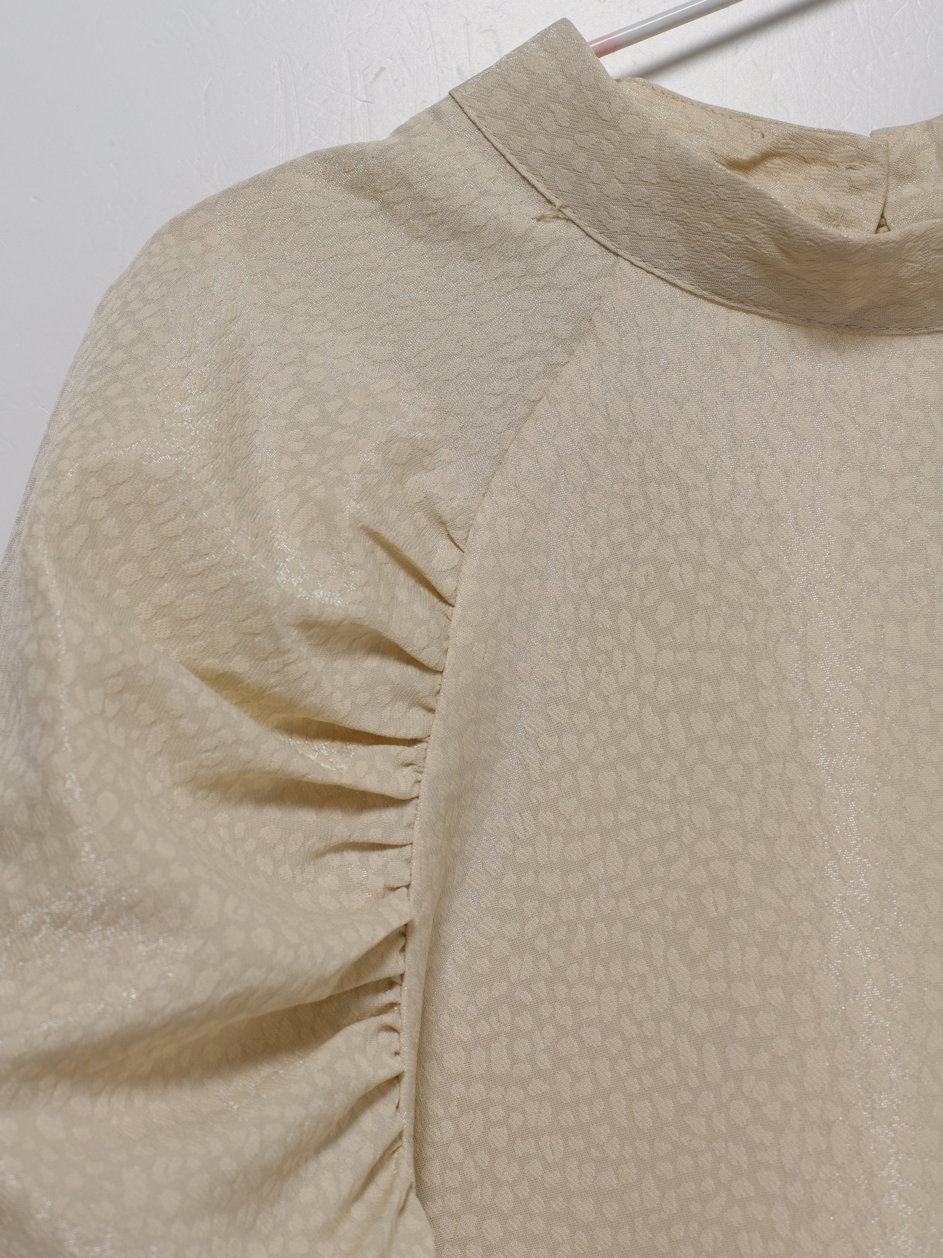 Блуза H&M модель 0942643_молочний Фото