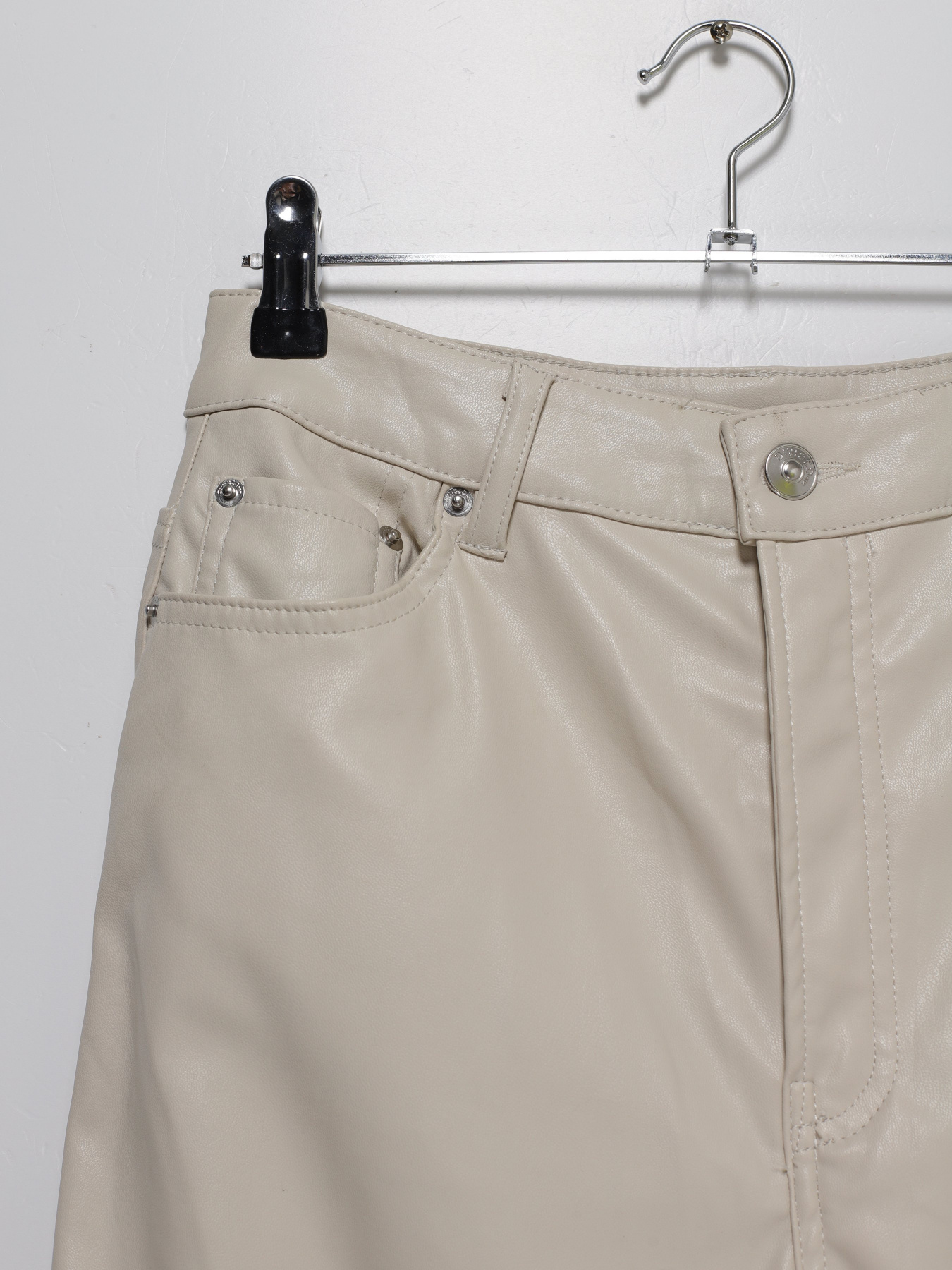 Повседневные штаны H&M модель 0956880_молочний Повседневные штаны H&M модель 0956880_молочний Фото