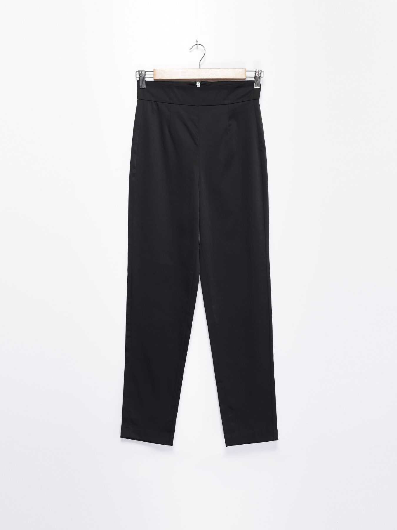 Повседневные штаны H&M модель 0303334_чорний Фото