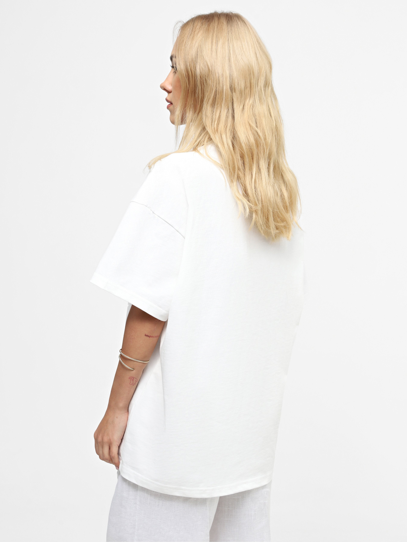 Футболка INTERTOP x KVITKOVA модель 140-3 Фото