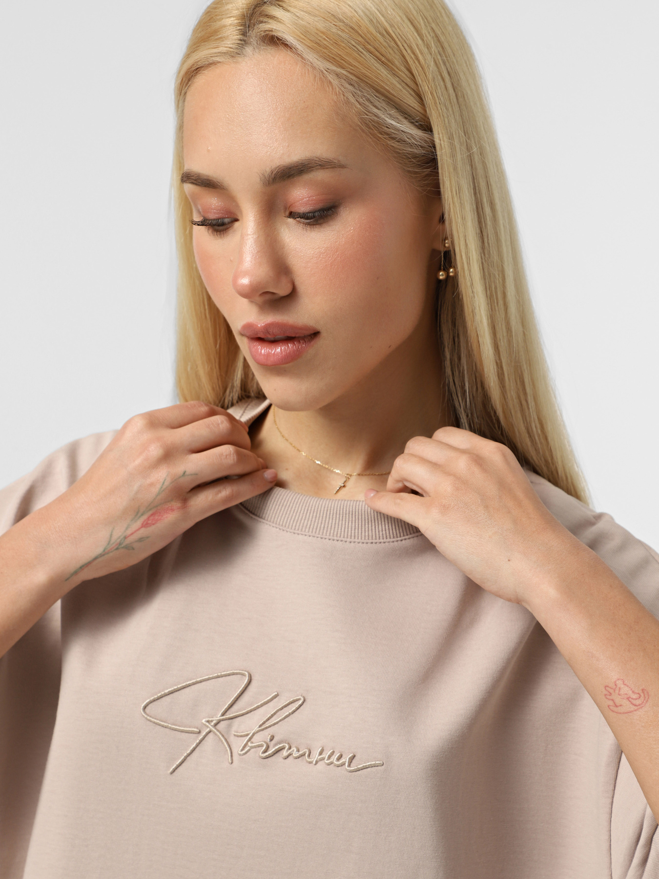 Футболка INTERTOP x KVITKOVA модель 31-200/306 Фото