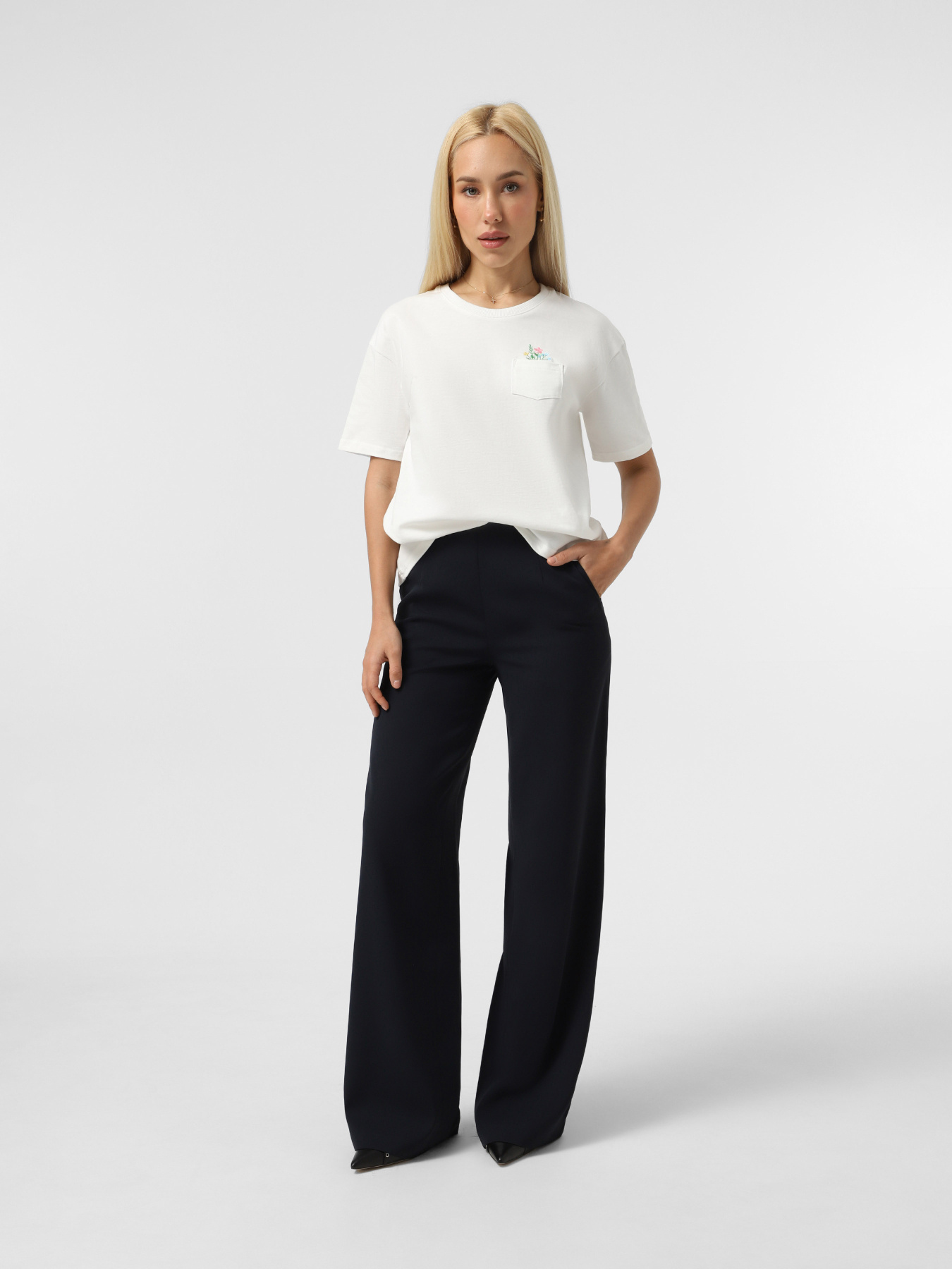 Футболка INTERTOP x KVITKOVA модель 31-202/380 Футболка INTERTOP x KVITKOVA модель 31-202/380 Фото