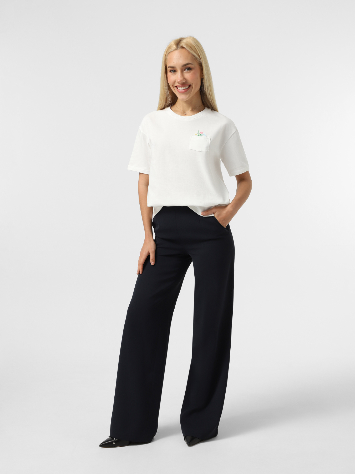 Футболка INTERTOP x KVITKOVA модель 31-202/380 Футболка INTERTOP x KVITKOVA модель 31-202/380 Фото