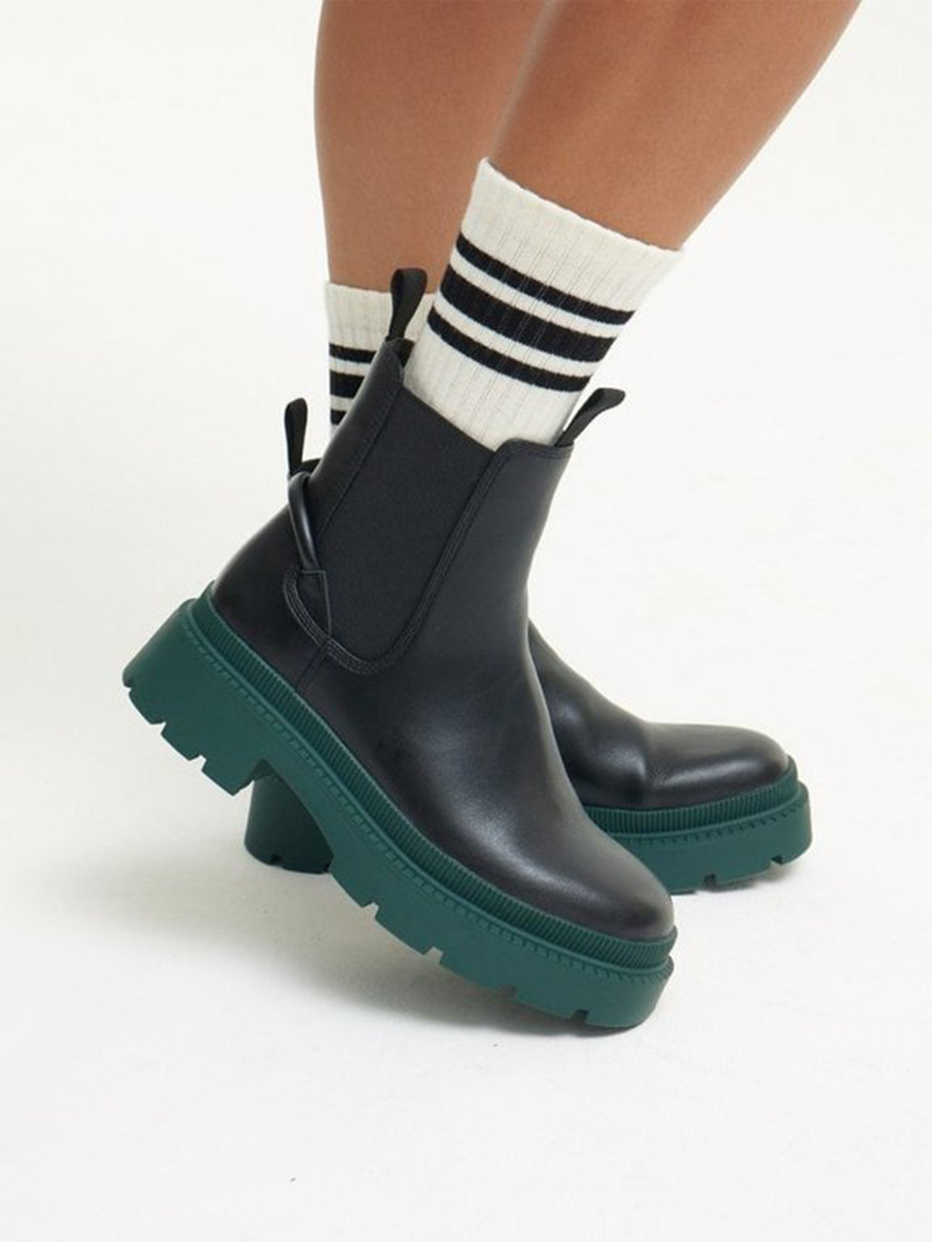 Челсі Tamaris модель 1-1-25405-29 071 BLACK/DK.GREEN Фото