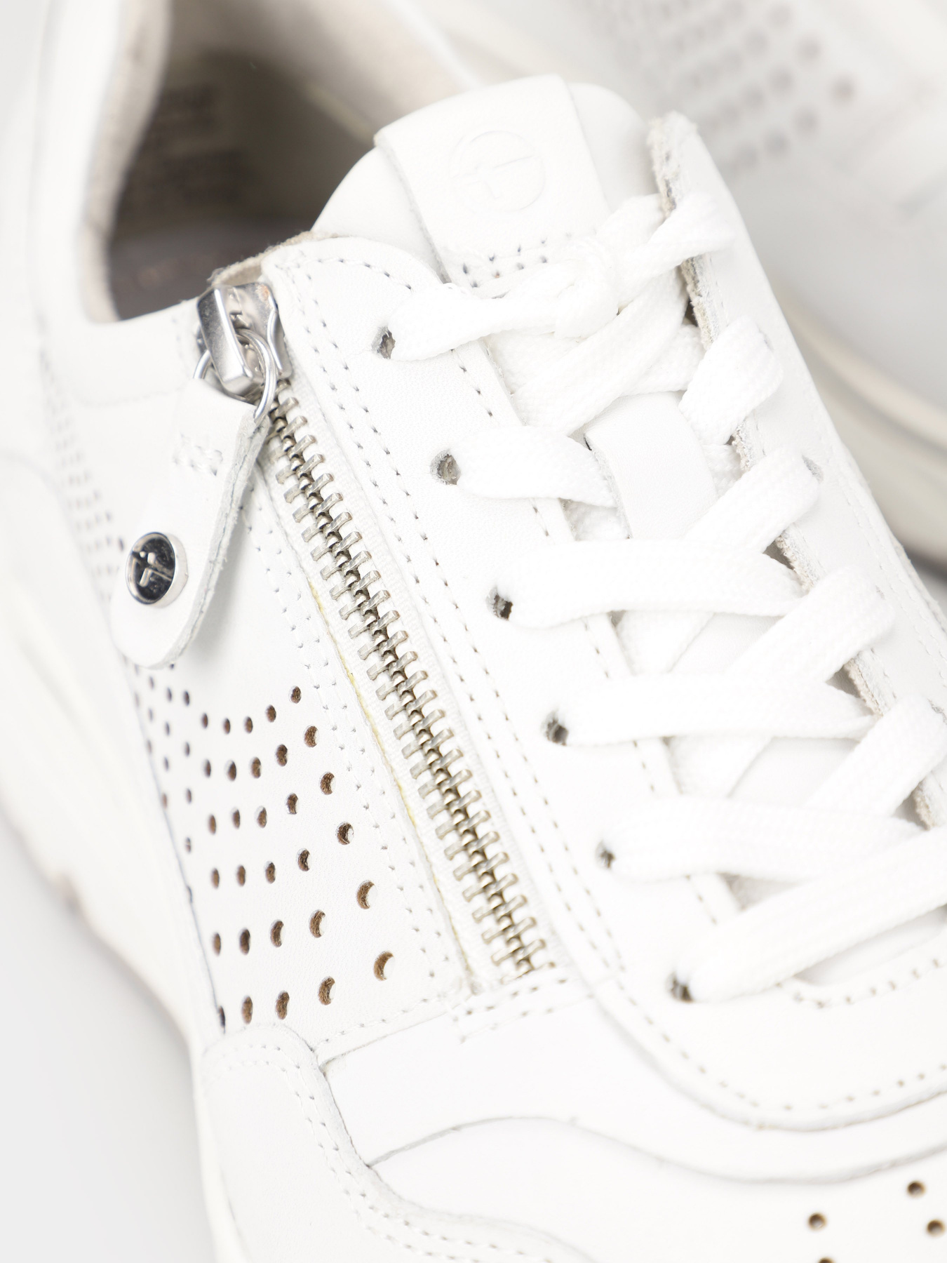 Кроссовки Tamaris модель 1-1-23711-30 110 WHITE STRUCT. Фото