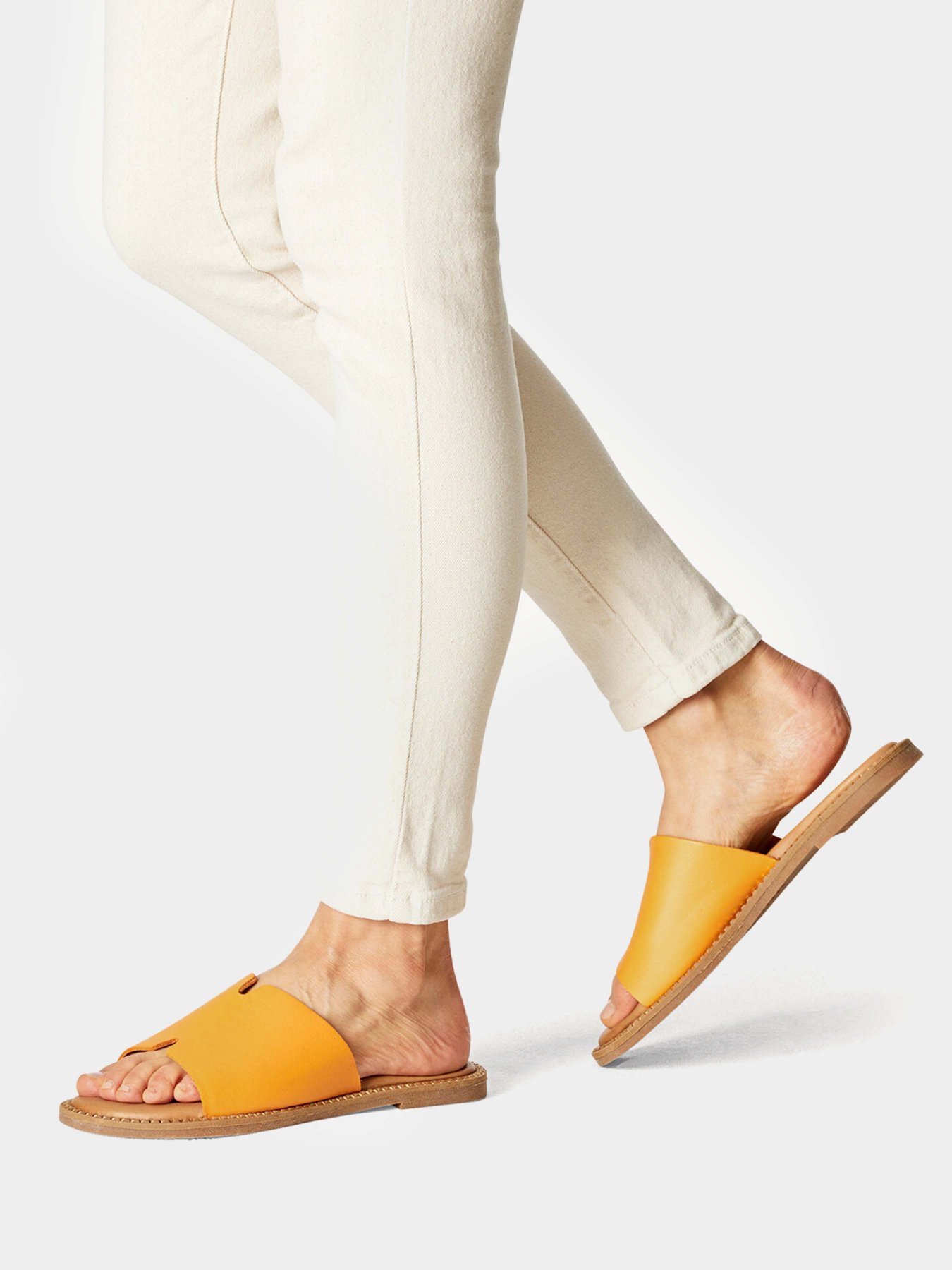 Шльопанці Tamaris модель 1-1-27135-20 606 ORANGE Фото