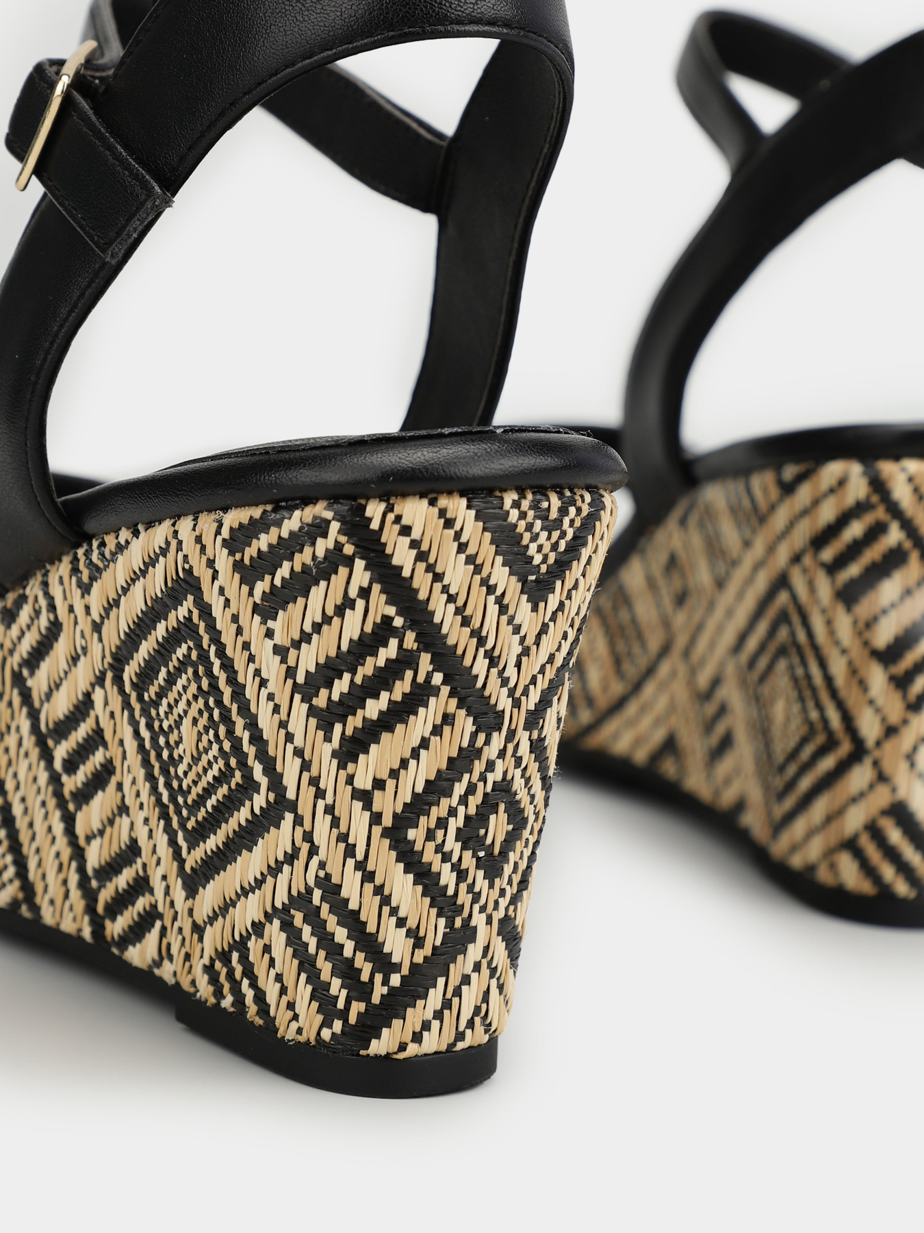 Босоножки Tamaris модель 1-1-28009-20 001 BLACK Фото