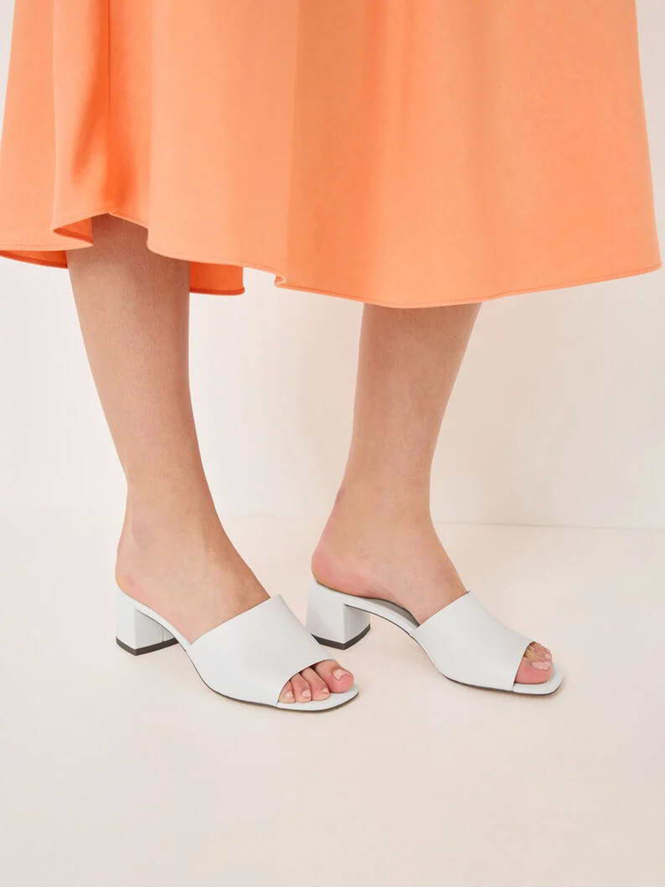 Шльопанці Tamaris модель 1-27204-42-100 Шльопанці Tamaris модель 1-27204-42-100 Фото