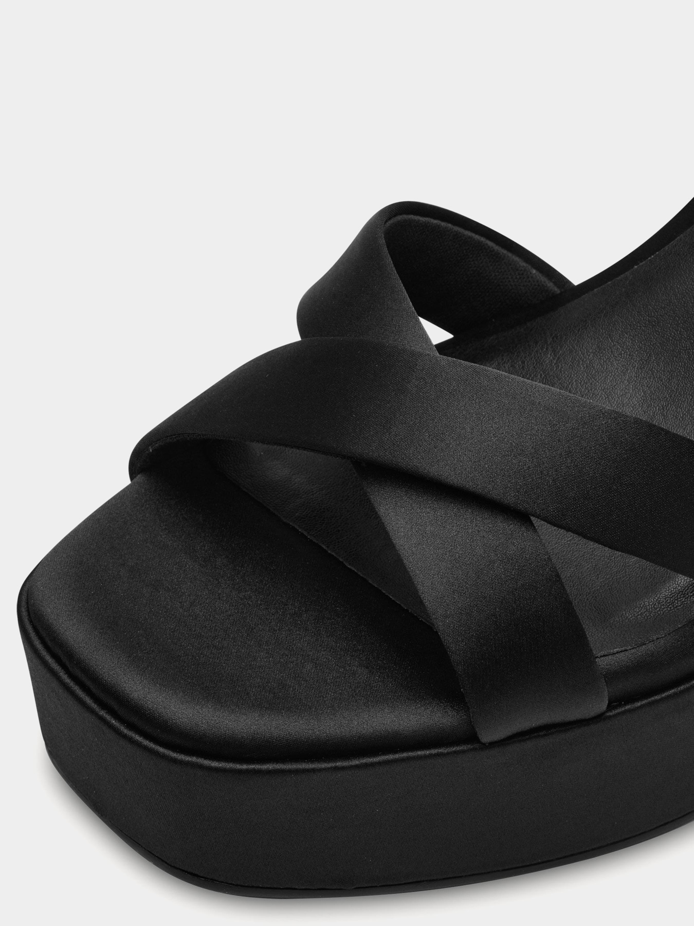 Босоніжки Tamaris модель 1-28050-42-001 Босоніжки Tamaris модель 1-28050-42-001 Фото