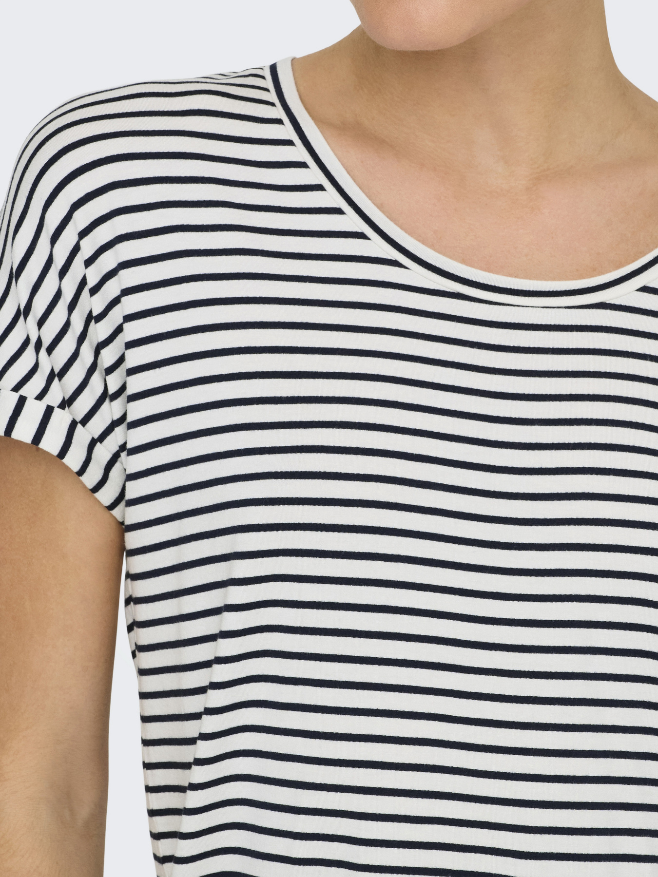 Футболка JDY модель 15325267_Cloud Dancer SKY CAPTAIN Футболка JDY модель 15325267_Cloud Dancer SKY CAPTAIN Фото