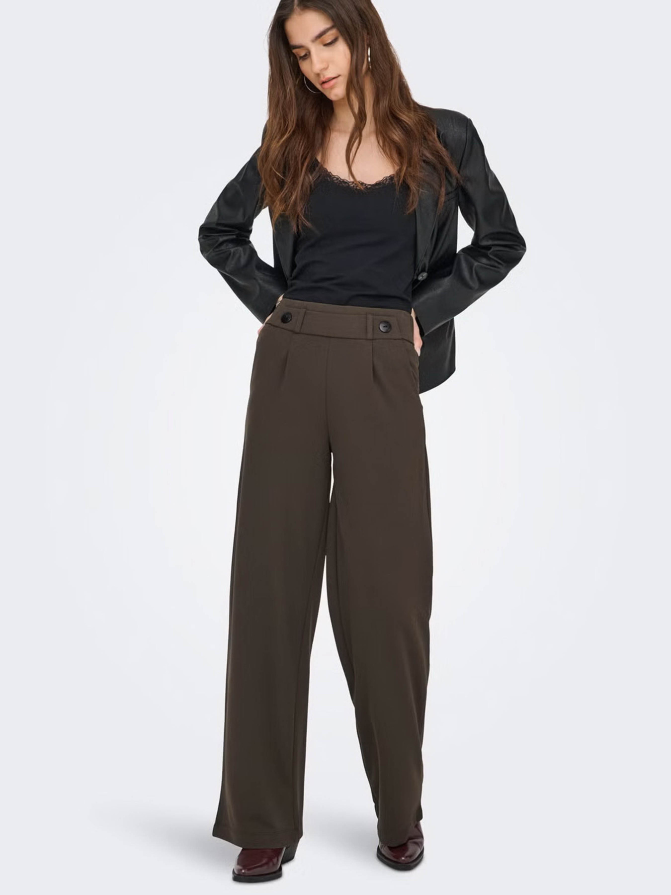 Брюки JDY GEGGO LIFE NEW LONG PANT модель 15208430_Chocolate Brown BLACK BUTT Брюки JDY GEGGO LIFE NEW LONG PANT модель 15208430_Chocolate Brown BLACK BUTT Фото
