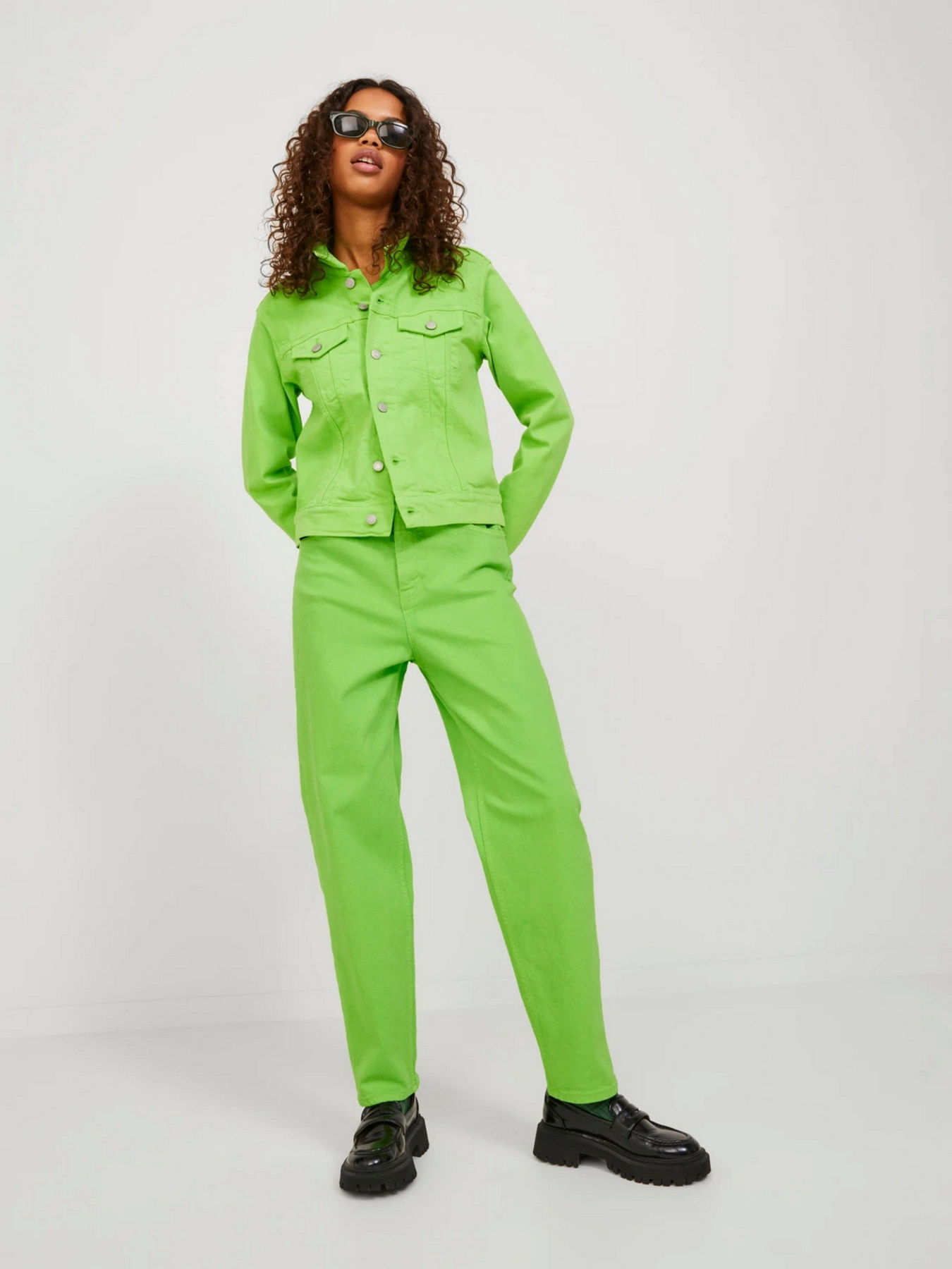 Джинсы мом JJXX Lisbon модель 12206786_Green Flash Фото