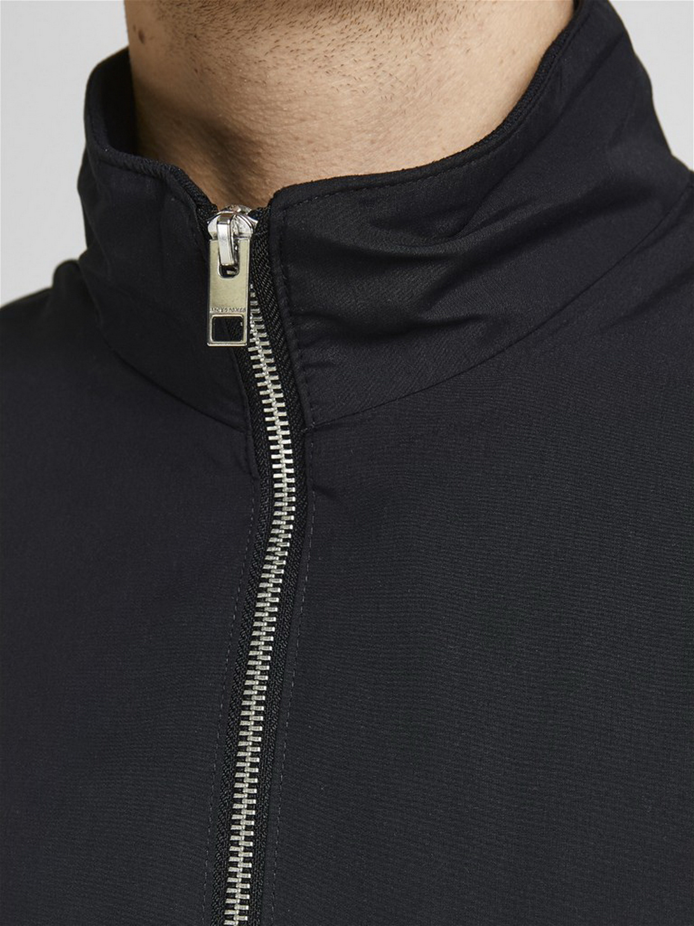 Ветровка JACK & JONES Jjerush Harrington модель 12204277_Black Фото