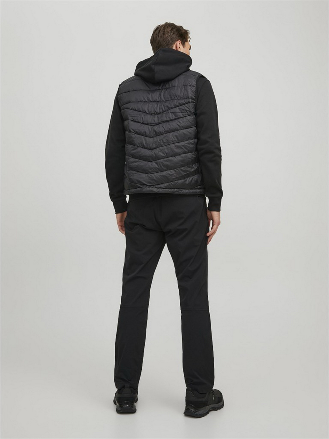 Жилет з утеплювачем JACK & JONES Hero модель 12211790_Black Фото