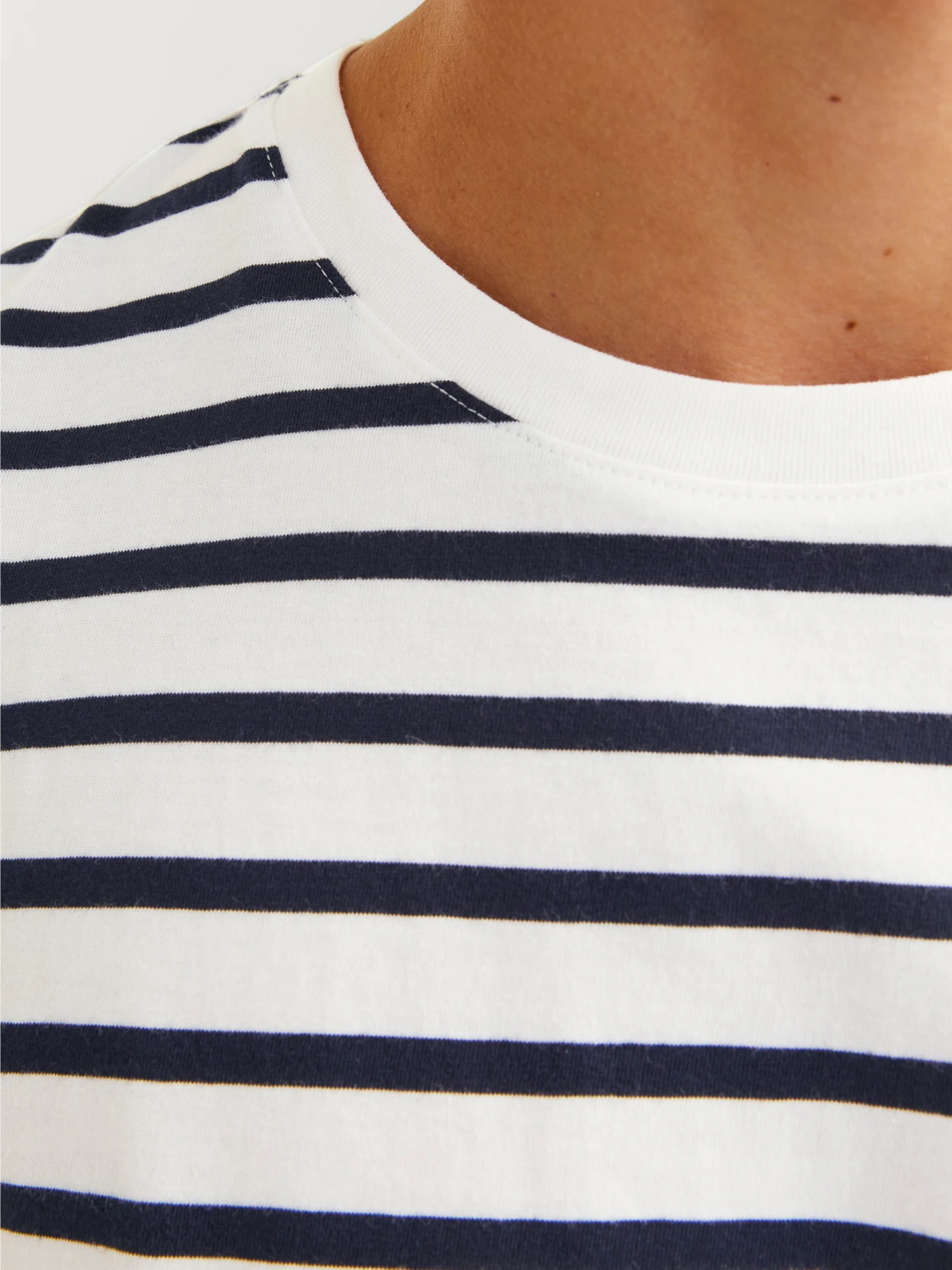 Футболка JACK & JONES модель 12156101_Cloud Dancer Navy Blazer Фото